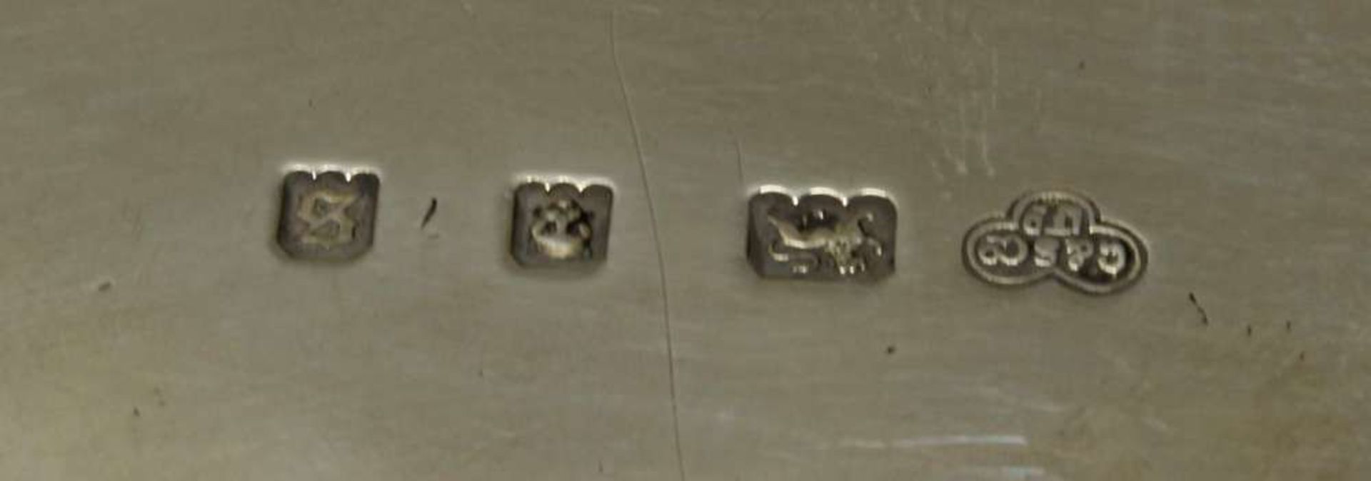 Reserve: 150 EUR        Tablett, Silber 925, London, 1933, Goldsmiths & Silversmiths Co., auf - Image 4 of 4