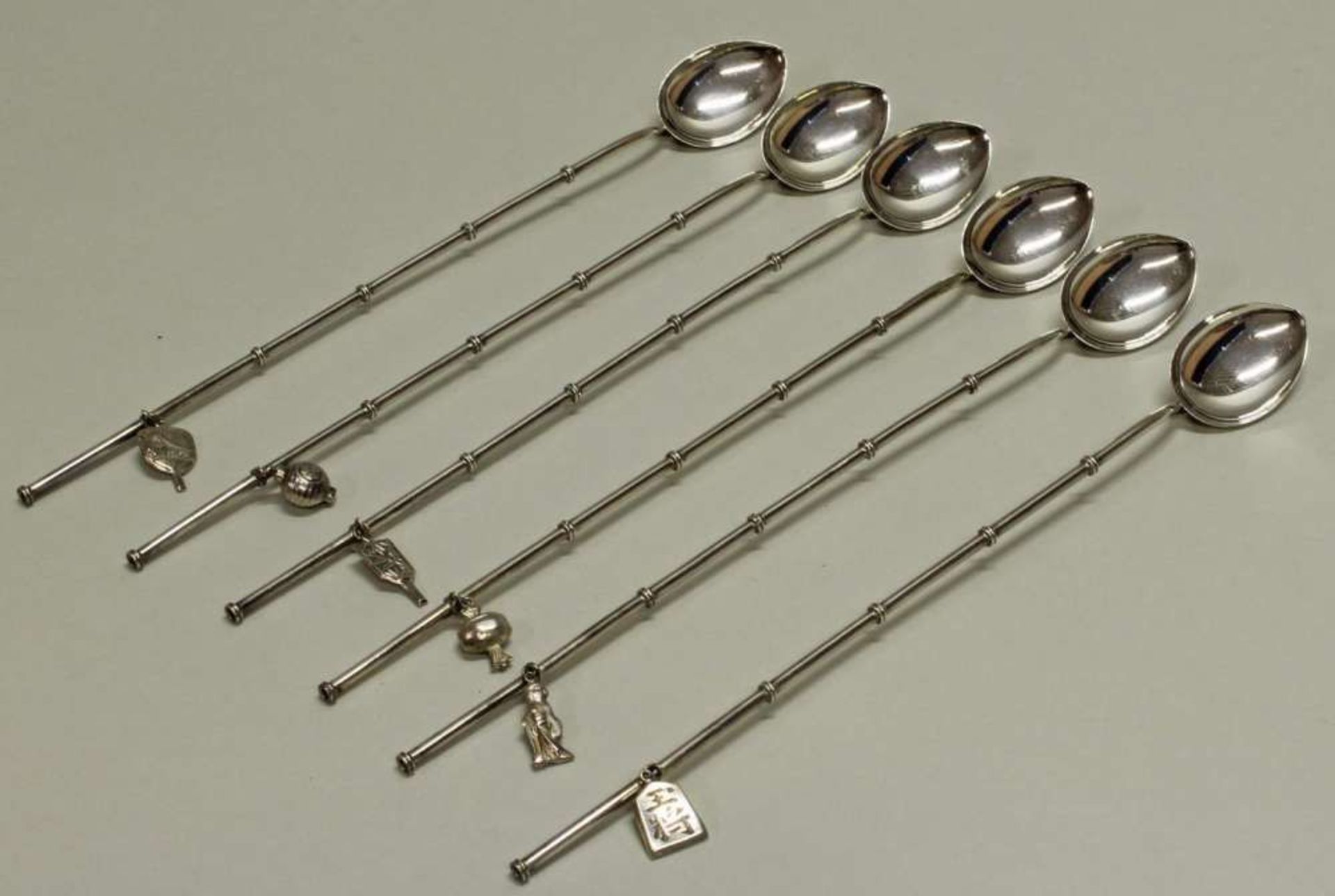 Reserve: 60 EUR        6 Cocktaillöffel, Silber 950, asiatischer Dekor, 22 cm hoch, zus. ca. 60 g - Image 2 of 2