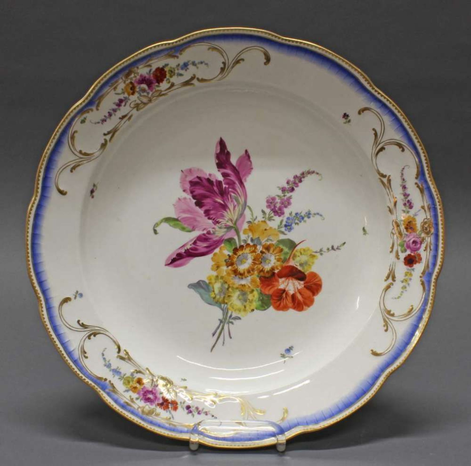 Reserve: 480 EUR        Platte, Meissen, Schwertermarke, 1740-1780, bunte Blumenmalerei, - Image 2 of 4