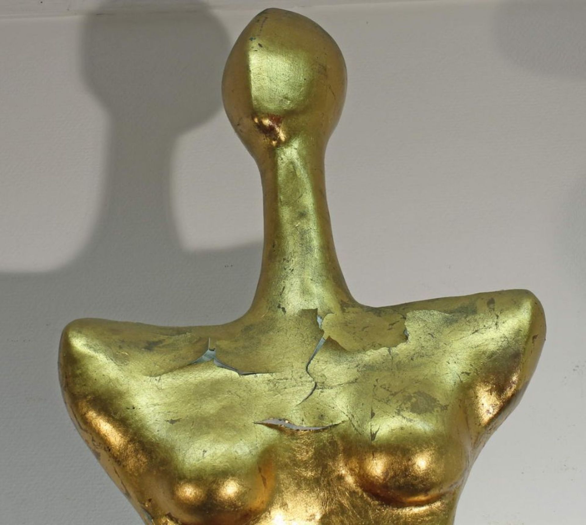 Reserve: 1500 EUR        2 Plastiken, "Figurinen", grün und gold gefasst, jeweils bezeichnet G. - Image 19 of 26