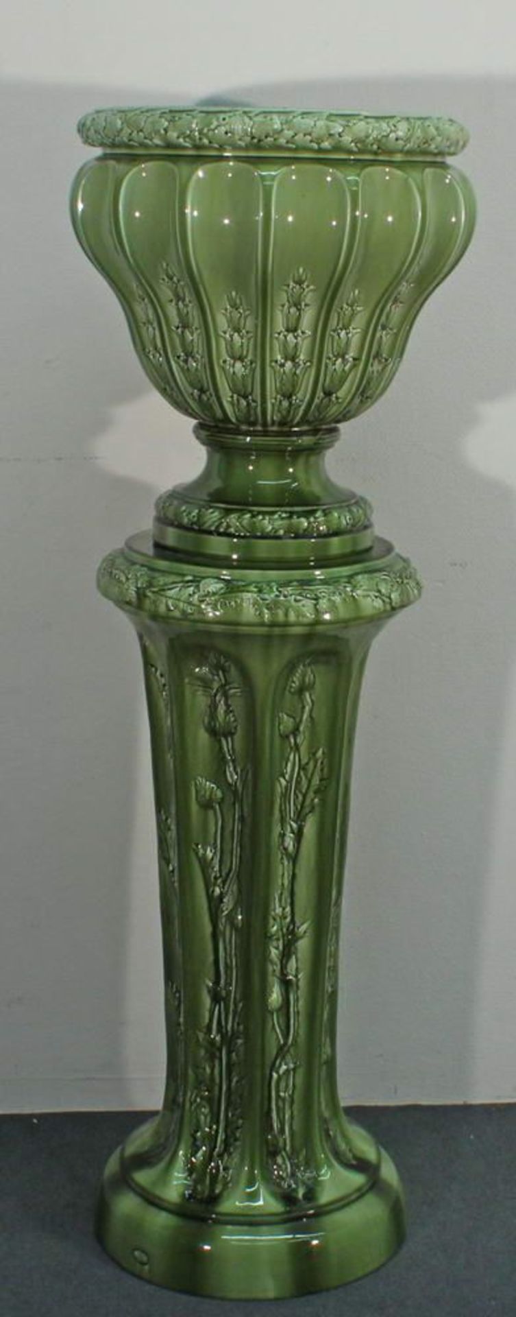 Reserve: 800 EUR        Blumensäule mit Cachepot, Jugendstil, Clement Massier, um 1900, Keramik,