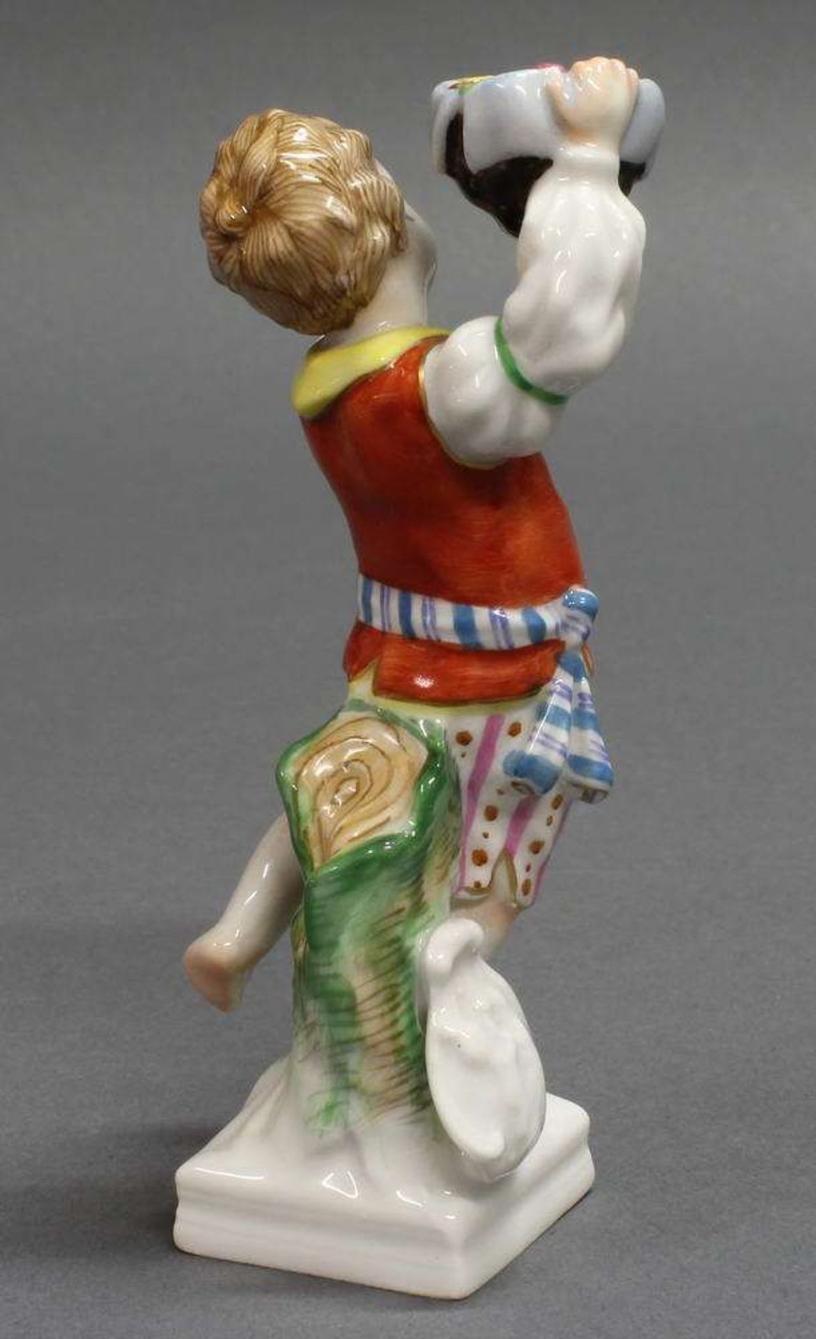 Reserve: 60 EUR        Porzellanfigur, "Monatsfigur Zwilling", KPM Berlin, Knabe mit Blüten, - Image 5 of 8