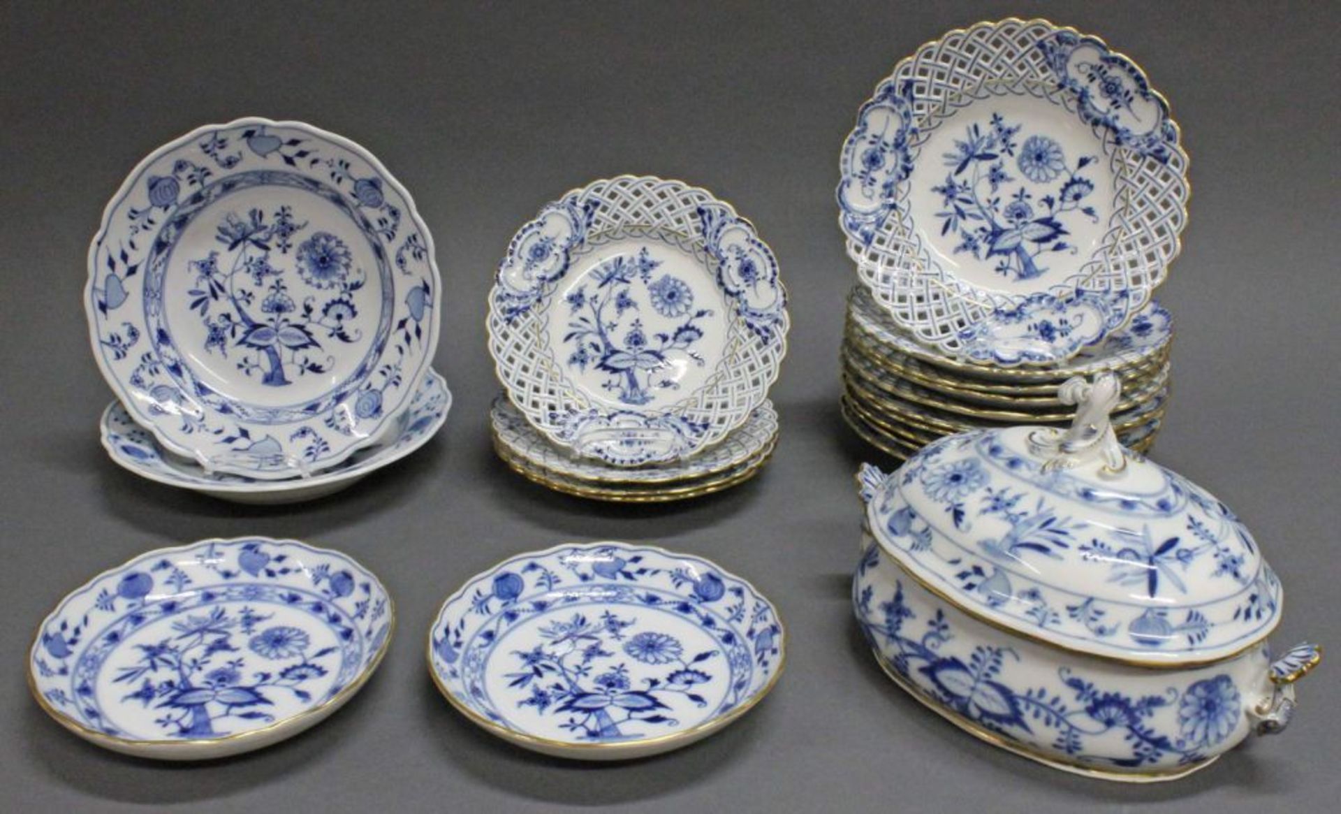 Reserve: 550 EUR        Konvolut, Meissen, Schwertermarke, 1850-1924, 1. Wahl, Zwiebelmuster, - Image 2 of 2