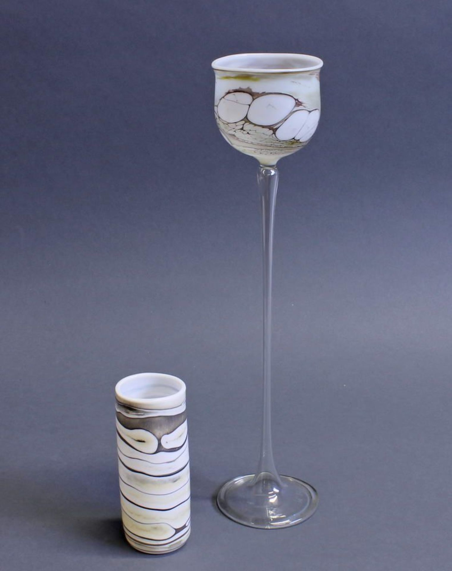Reserve: 25 EUR        Vase und Kelchglas, Andreas und Pavel Molnar, 1980 und 1981, Glas, - Image 2 of 2