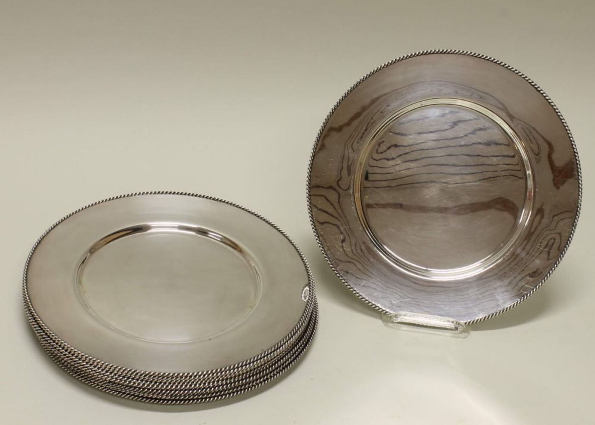 Reserve: 2400 EUR        12 Platzteller, Silber 925 (1x 835), Lutz & Weiß, Kordelrand, ø 29.5 cm,