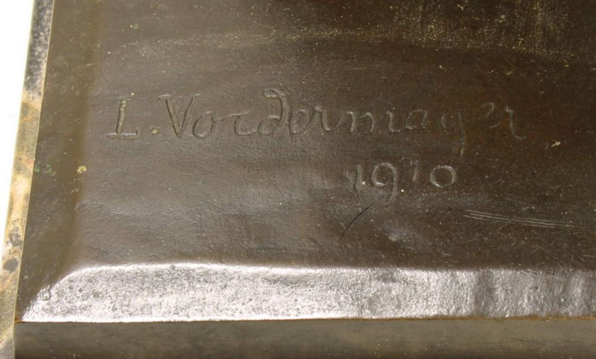Reserve: 500 EUR        Bronze, "Stehender Elch", auf der Plinthe bezeichnet L. Vordermayer 1910, - Image 9 of 12
