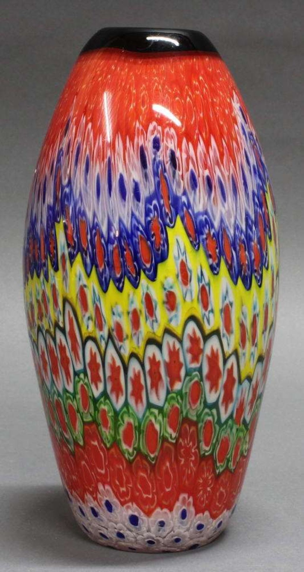 Reserve: 60 EUR        Vase, Millefiori-Art, modern, 24 cm hoch