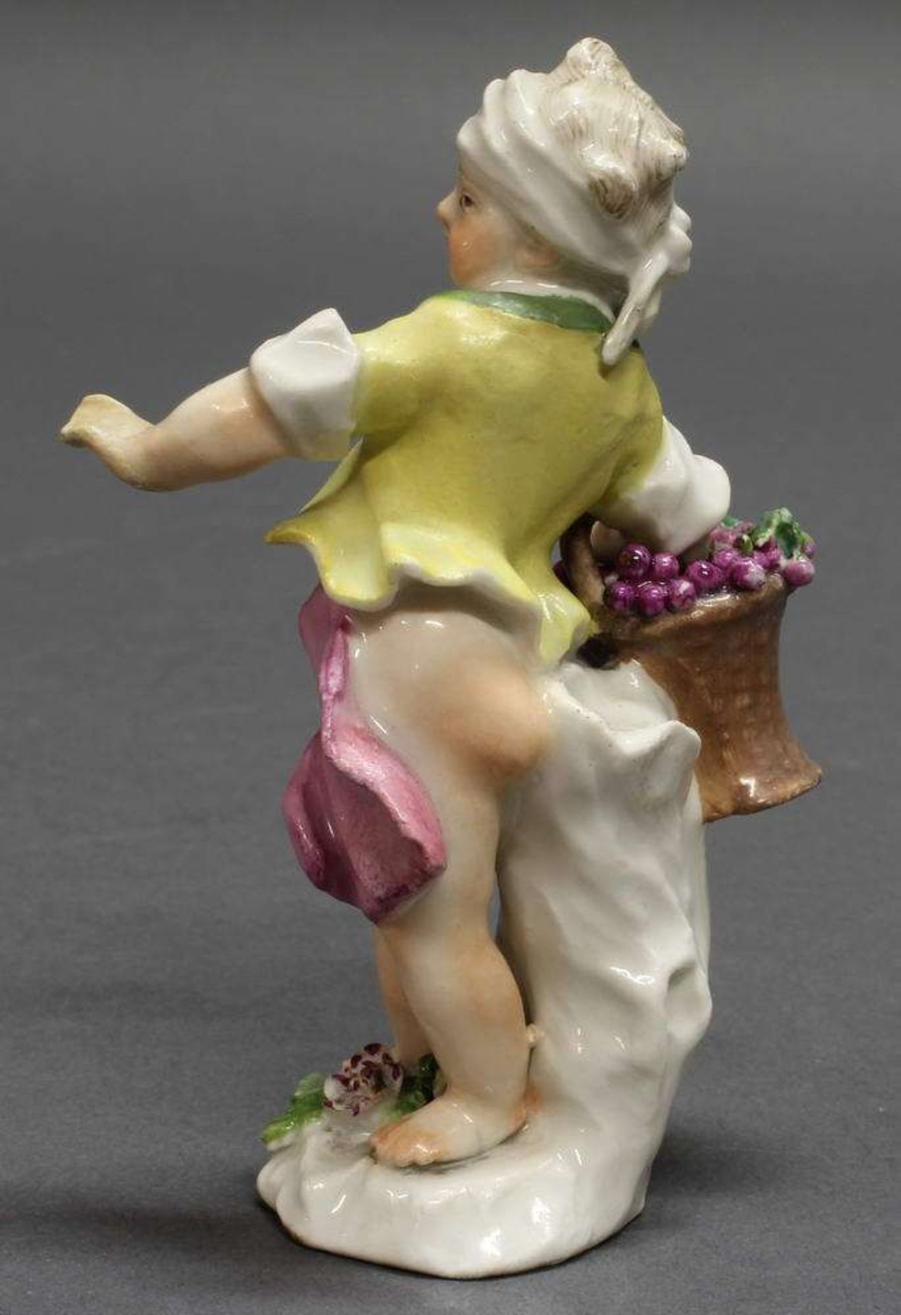 Reserve: 300 EUR        Porzellanfigur, "Putto als Herbst", Meissen, um 1750/1760, ungemarkt, - Image 3 of 8
