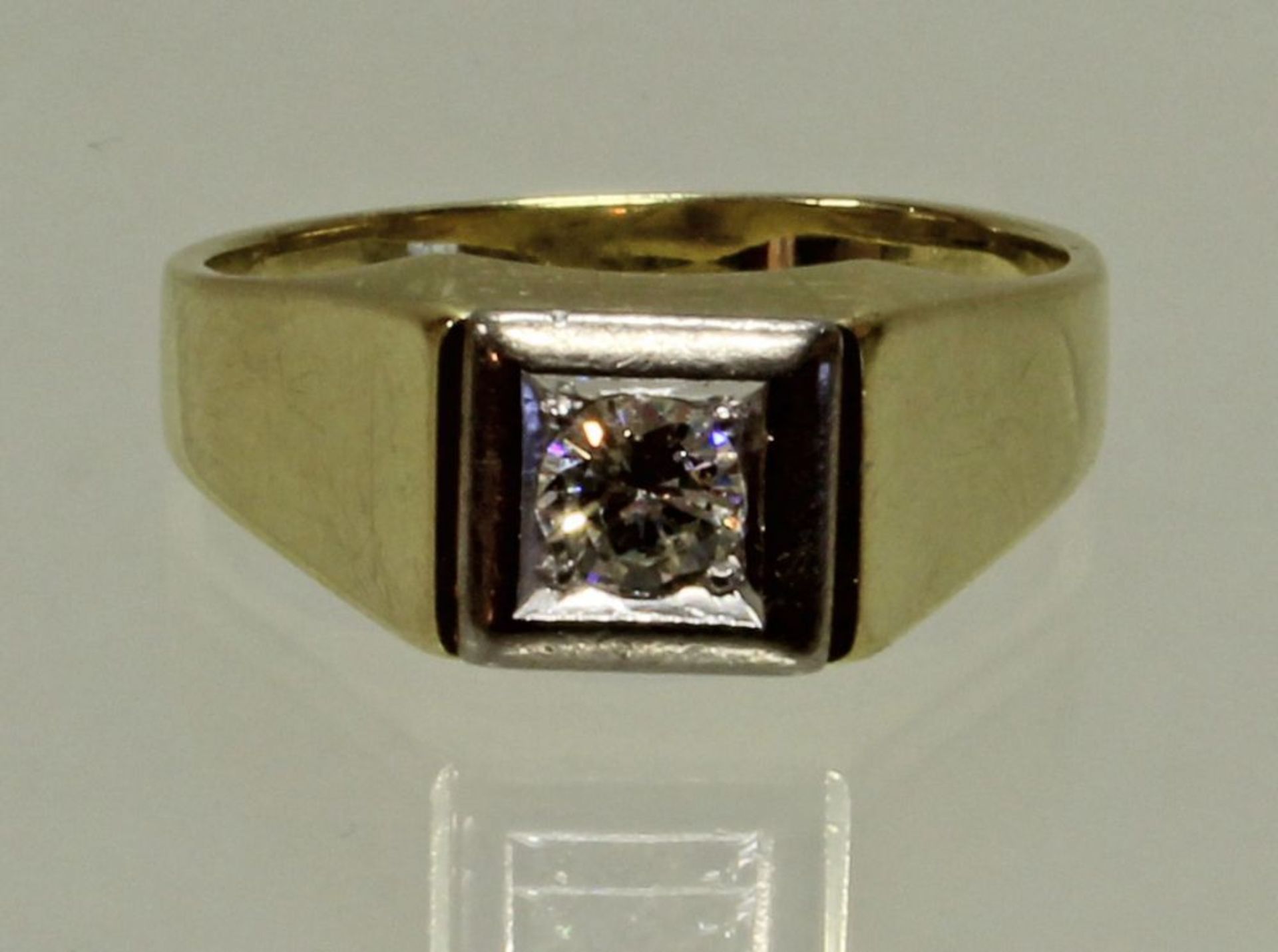 Reserve: 750 EUR        Ring, WG/GG 585, 1 Brillant ca. 0.50 ct., etwa w/si, Goldgewicht ca. 7.1