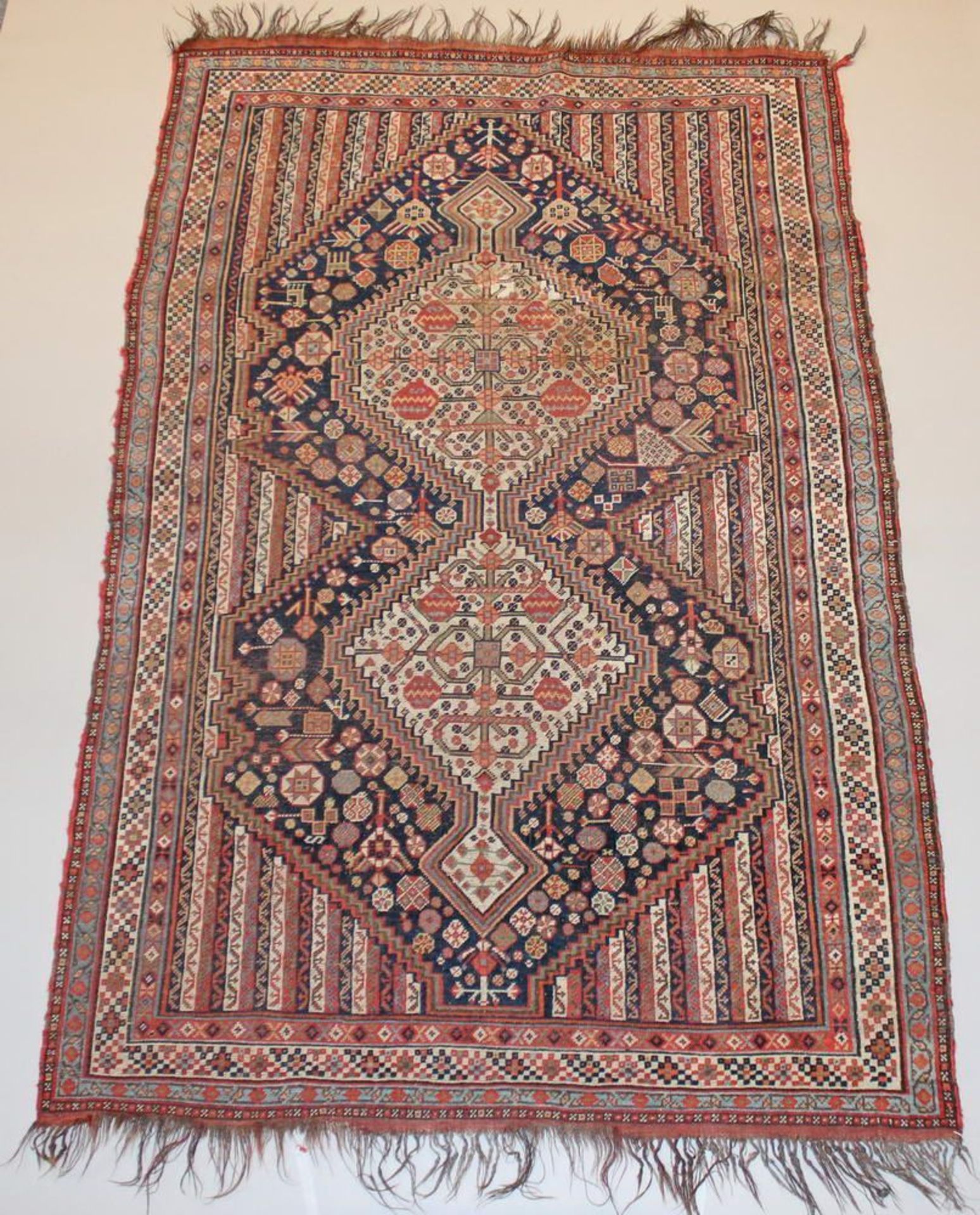 Reserve: 100 EUR        Kaukasus, alt, ca. 2.10 x 1.32 m, Flor teils reduziert, beschädigt