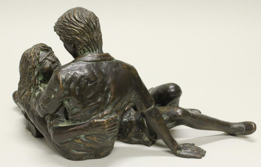 Reserve: 230 EUR        Bronze, "Liebespaar", verso bezeichnet Ronzano, 4/19, ca. 17 x 31 cm, 44 - Image 3 of 4