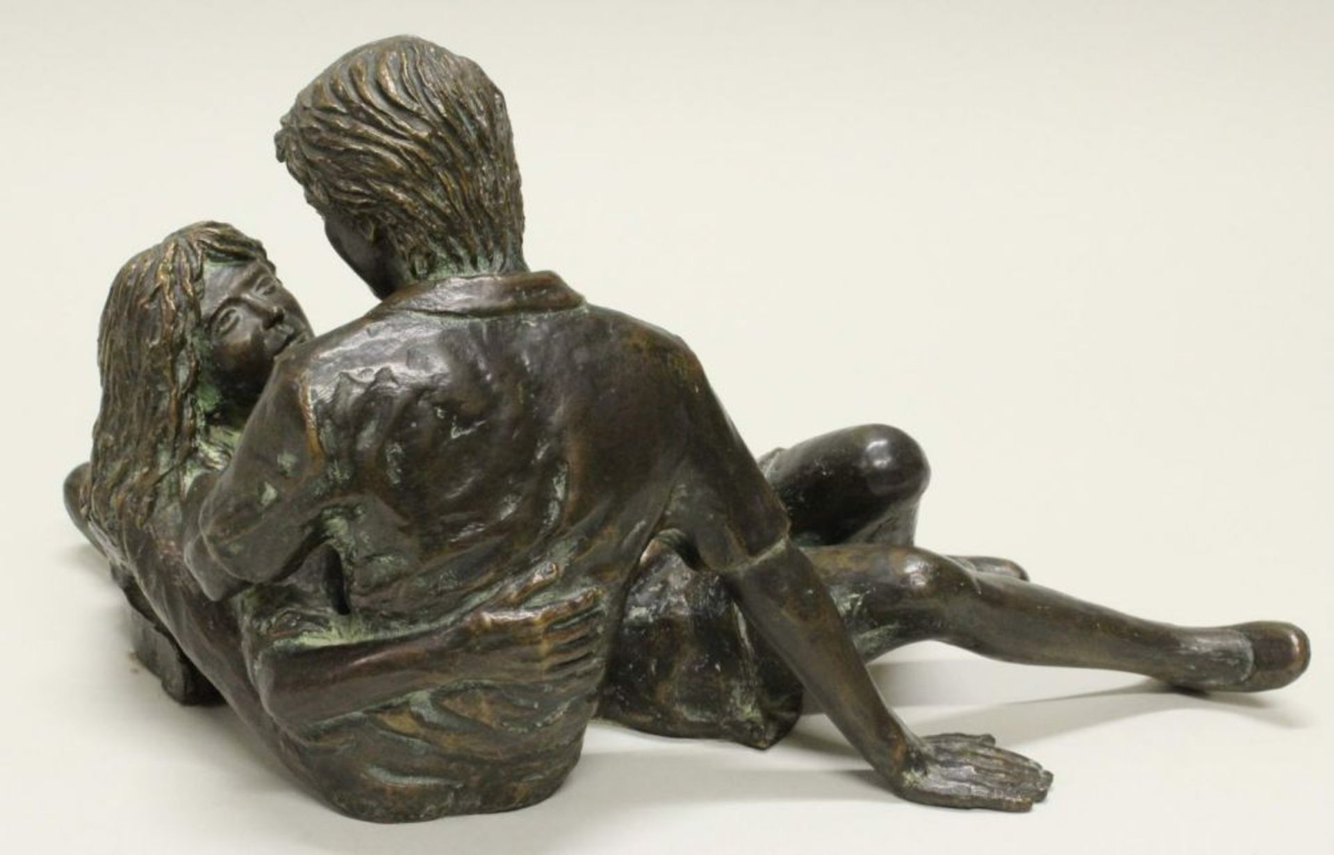 Reserve: 230 EUR        Bronze, "Liebespaar", verso bezeichnet Ronzano, 4/19, ca. 17 x 31 cm, 44 - Image 3 of 4