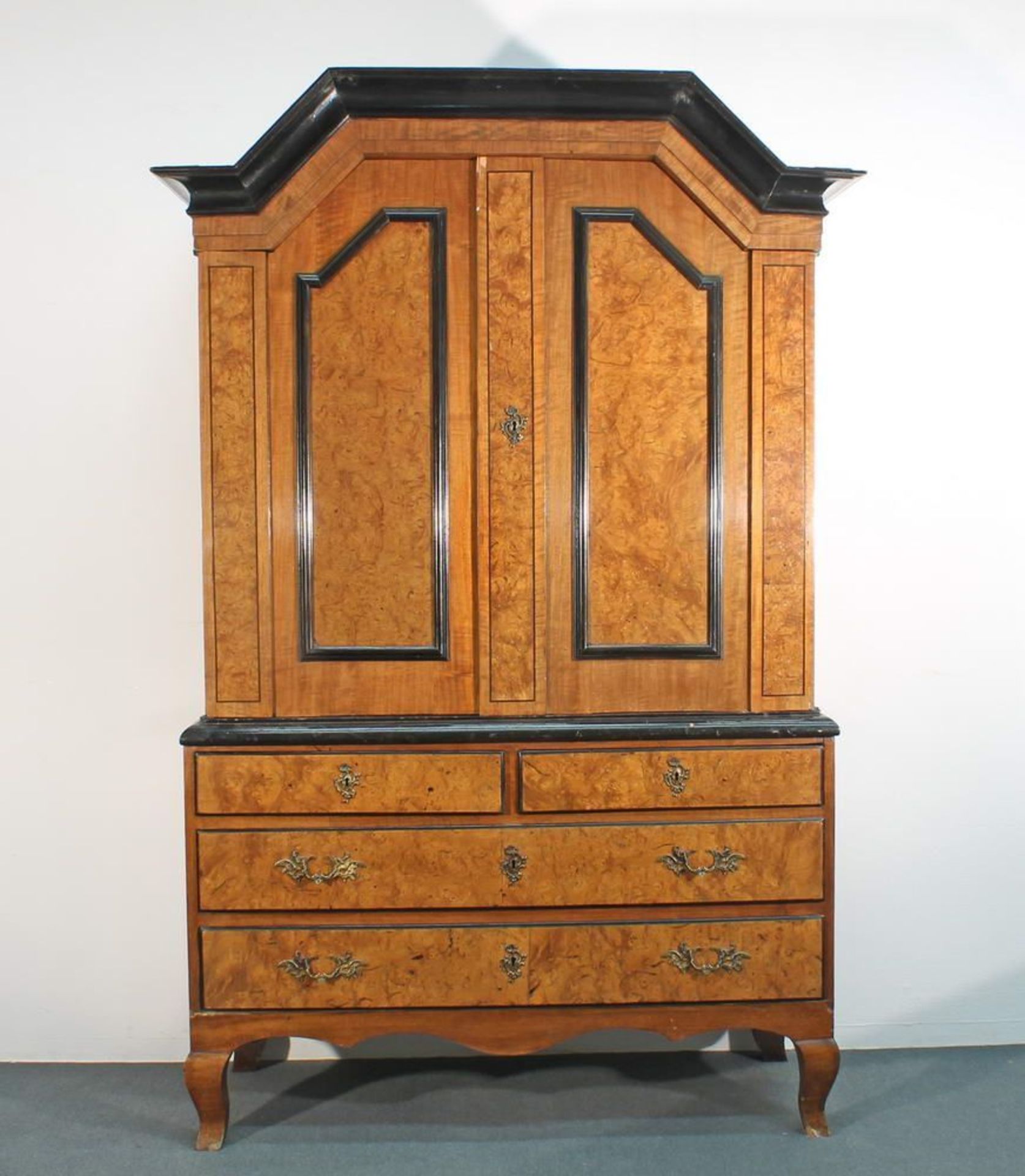 Reserve: 400 EUR        Kommodenaufsatzschrank, um 1800, Mahagoni/Wurzelholz, Unterteil vier Schübe, - Image 2 of 2