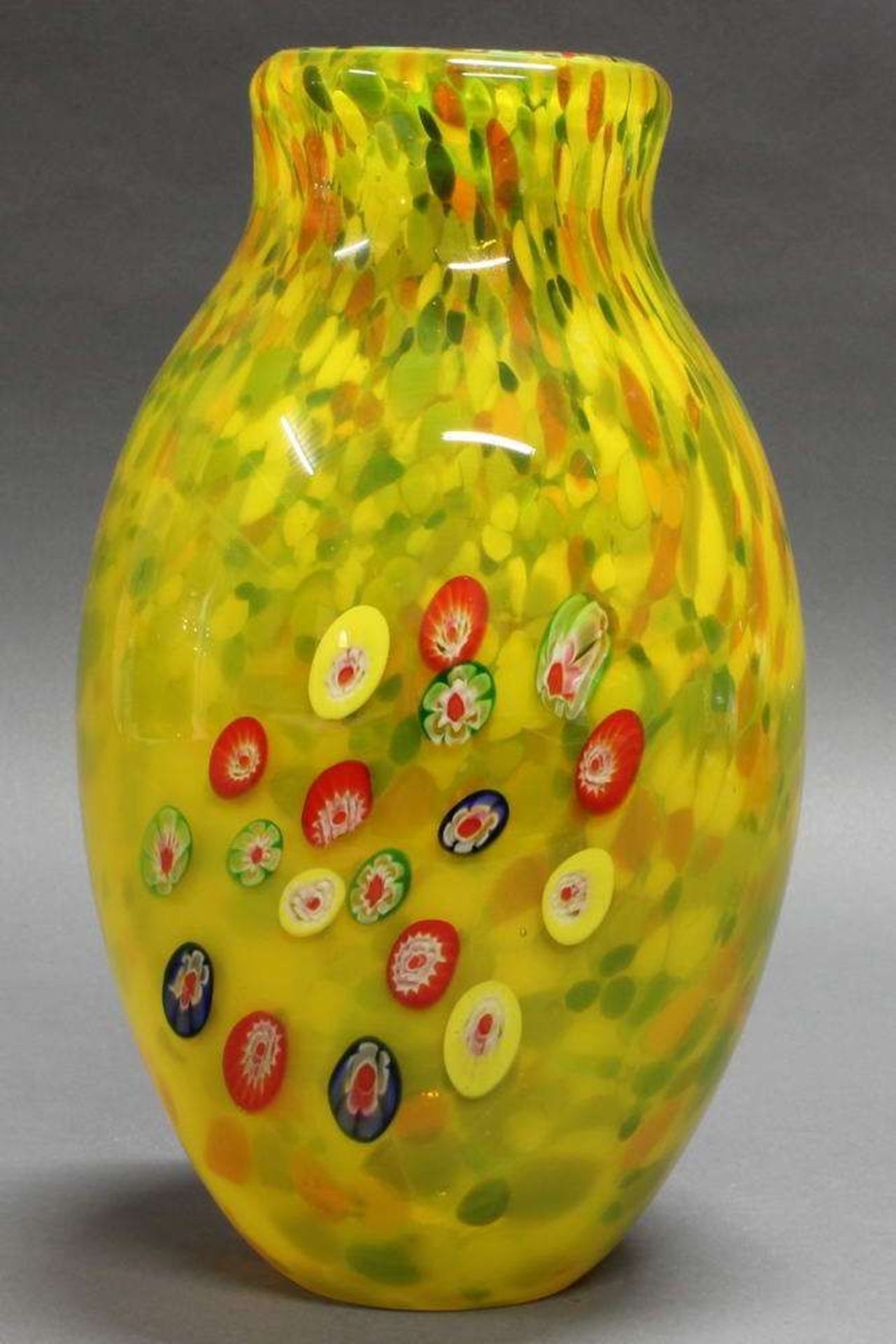 Reserve: 60 EUR        Vase, Millefiori-Art, modern, 29 cm hoch