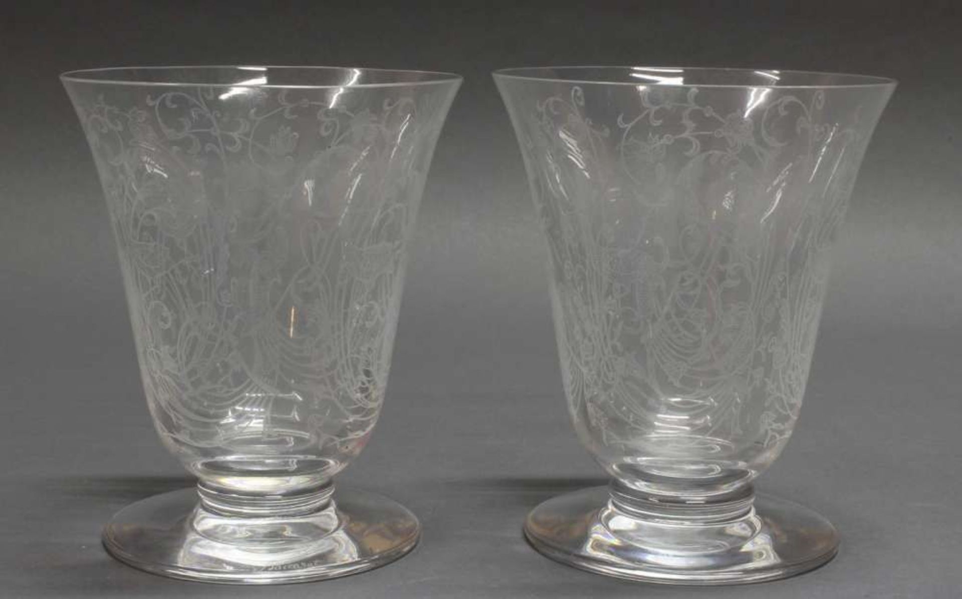 Reserve: 80 EUR        Paar Vasen, Baccarat, farbloses Glas, Glockenform, Vögel und Ranken, 17.5 - Image 2 of 2