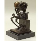 Reserve: 150 EUR        Bronze, "Der Denker als Skelett", neuzeitlicher Guss, auf schwarzem