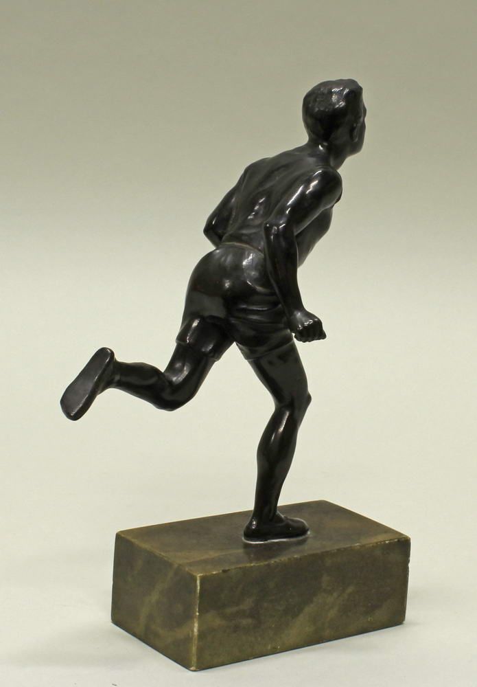 Reserve: 120 EUR        Bronze, "Der Läufer", 19 cm hoch, auf Steinsockel - Image 6 of 6