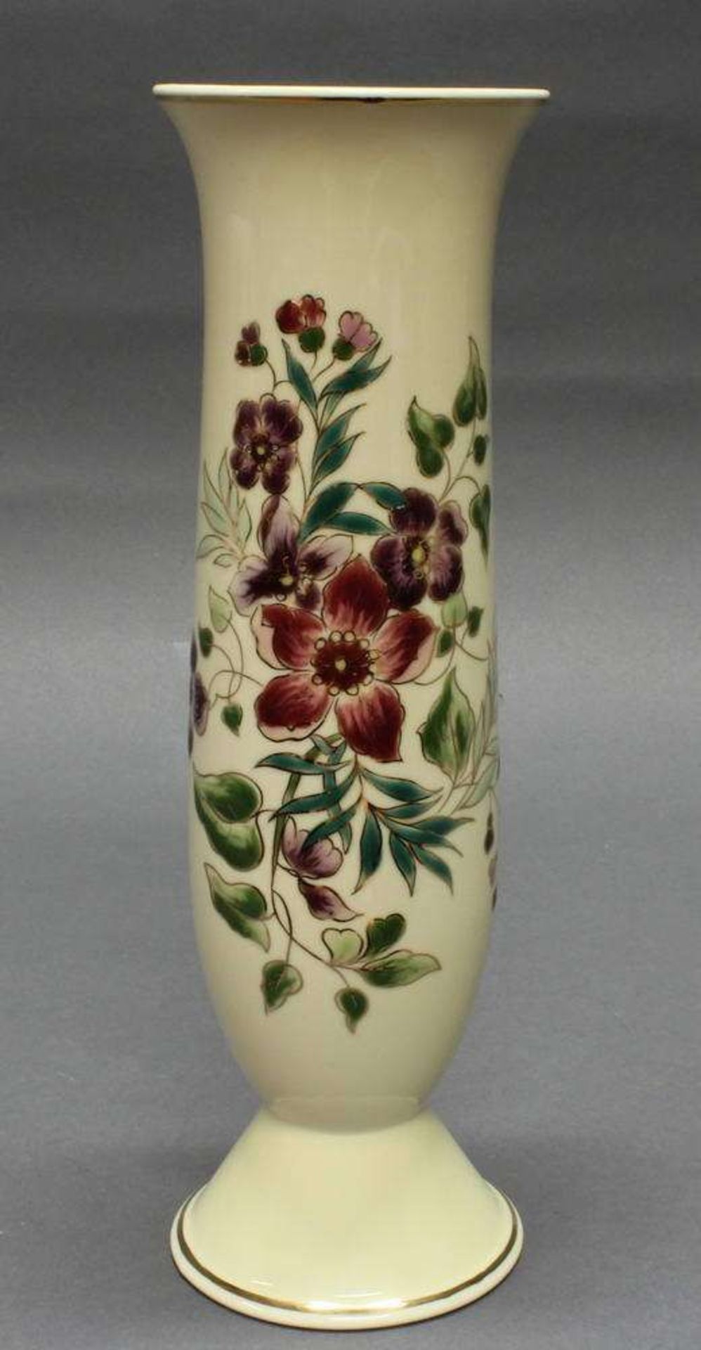 Reserve: 30 EUR        Vase, Pécs, Zsolnay Exclusiv Porcelain, schlankes Gefäß, farbige Blütenzier