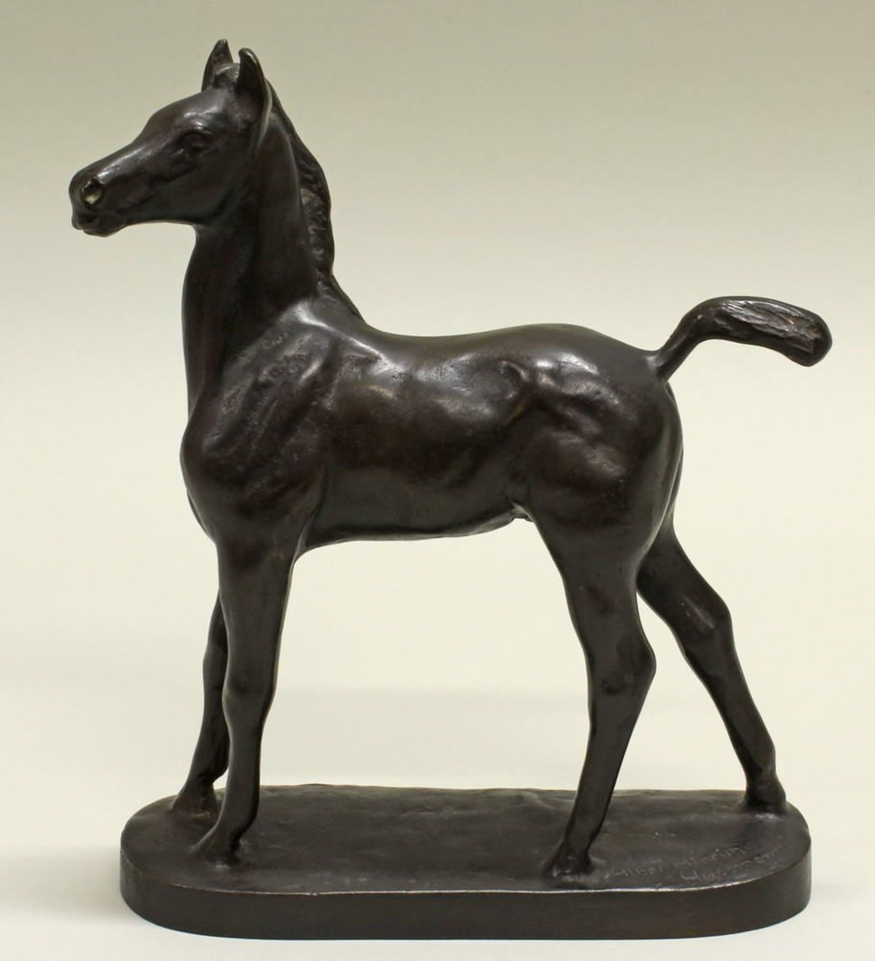 Reserve: 550 EUR        Bronze, "Fohlen", auf der Plinthe bezeichnet Albert Hinrich Hussmann, 21.5 - Image 2 of 6