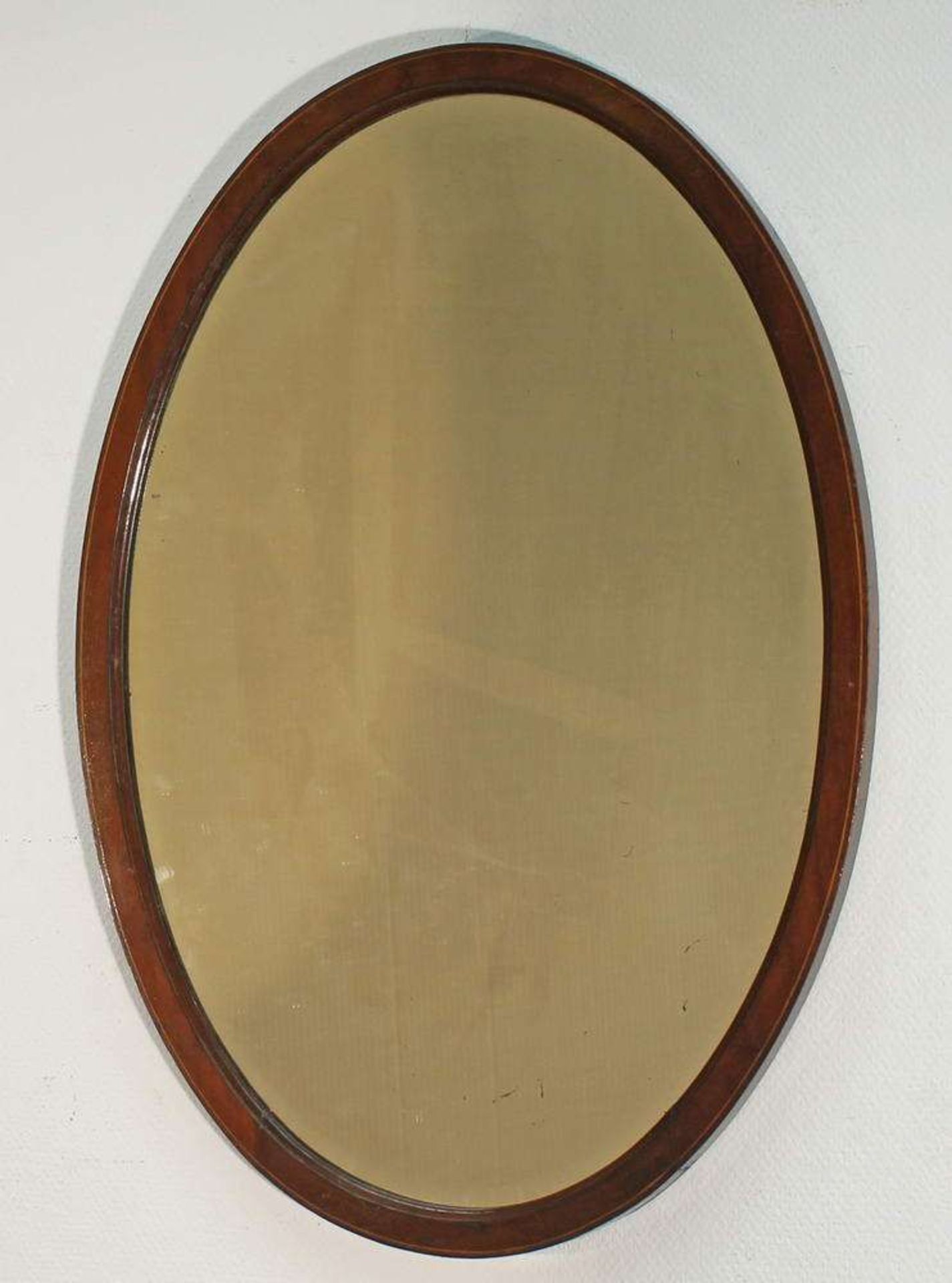 Reserve: 80 EUR        Spiegel, England, um 1900, Mahagoni, oval, Spiegelglas mit Facette, 76 x 54