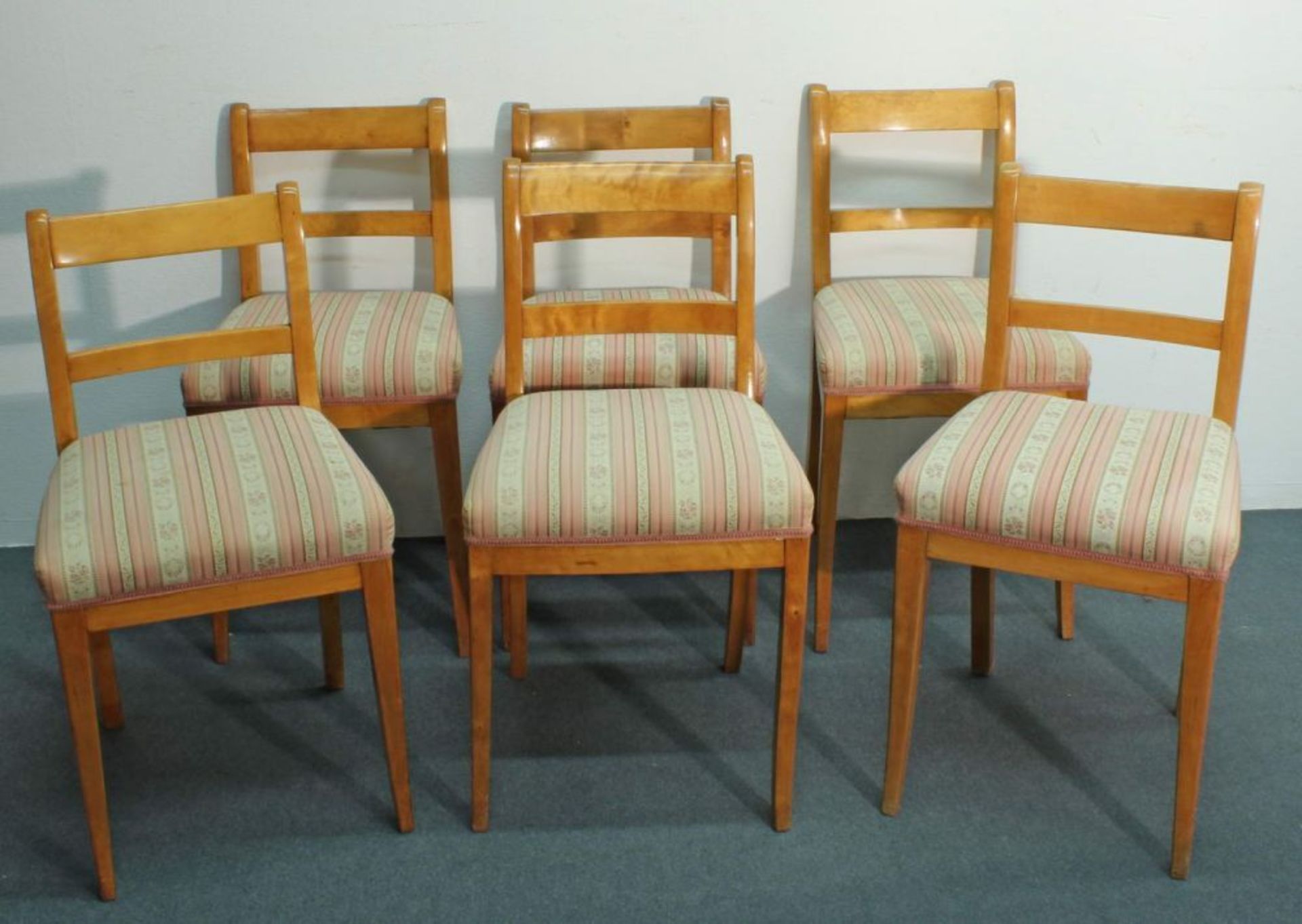 Reserve: 900 EUR        6 Stühle, Biedermeier, um 1830, Birke, Sitzpolster, Polsterung und Bezug - Image 2 of 2