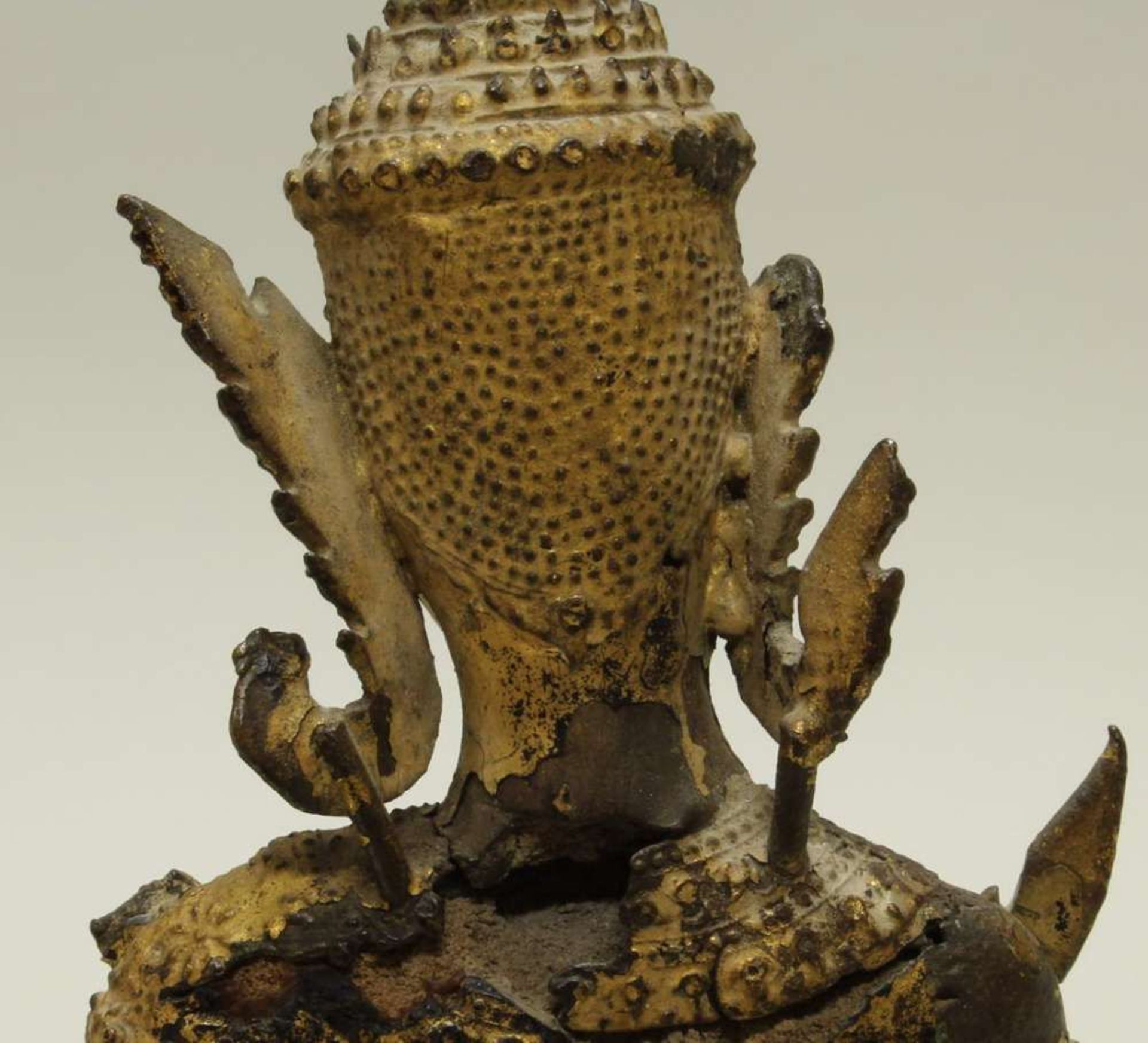 Reserve: 200 EUR        2 Buddhas, Thailand, 19. Jh., Ratanakosin, Bronze, Lackvergoldung, stehend - Image 5 of 6