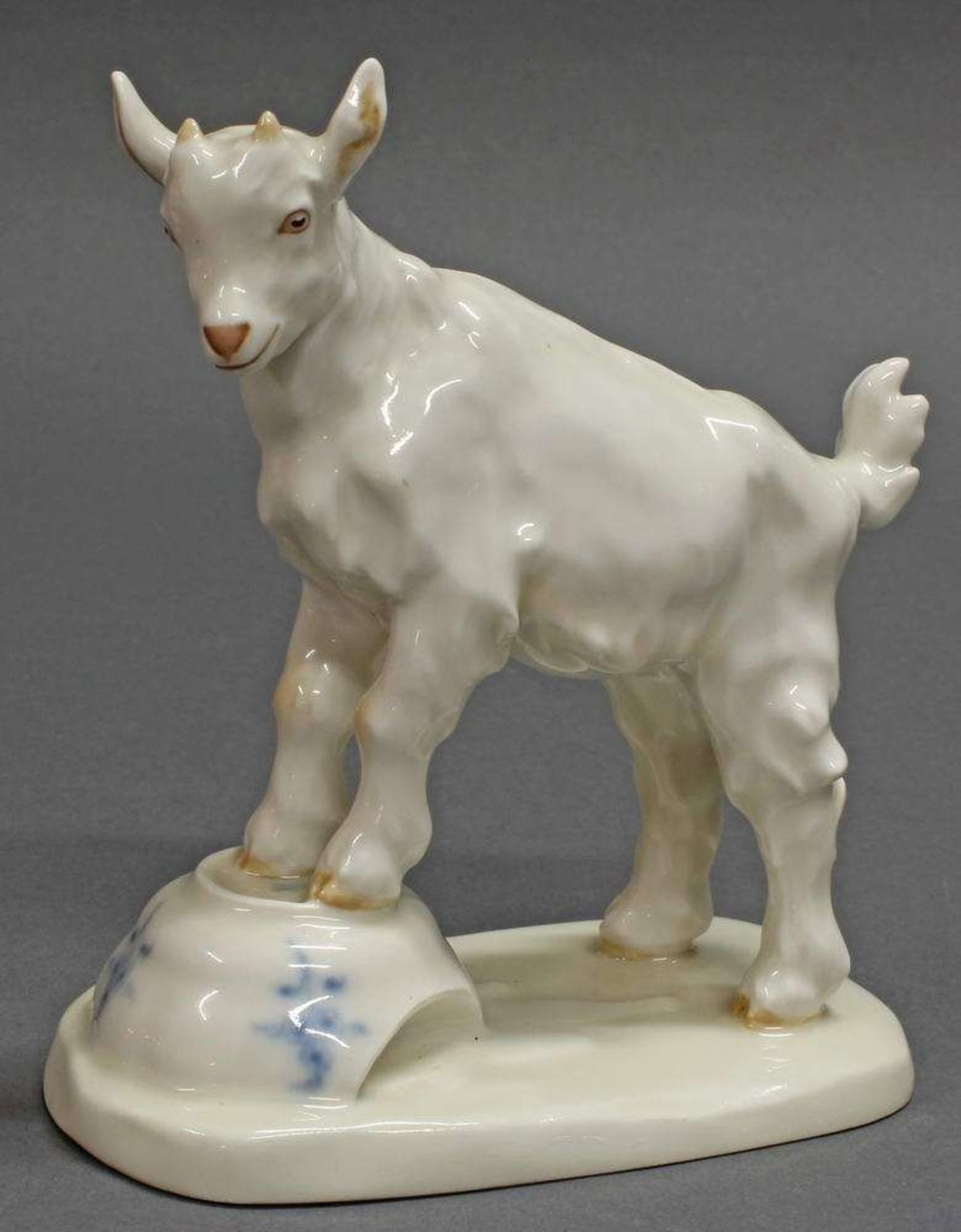 Reserve: 280 EUR        Porzellanfigur, "Ziegenbock auf Spülnapf", Meissen, Schwertermarke, 2. Wahl,