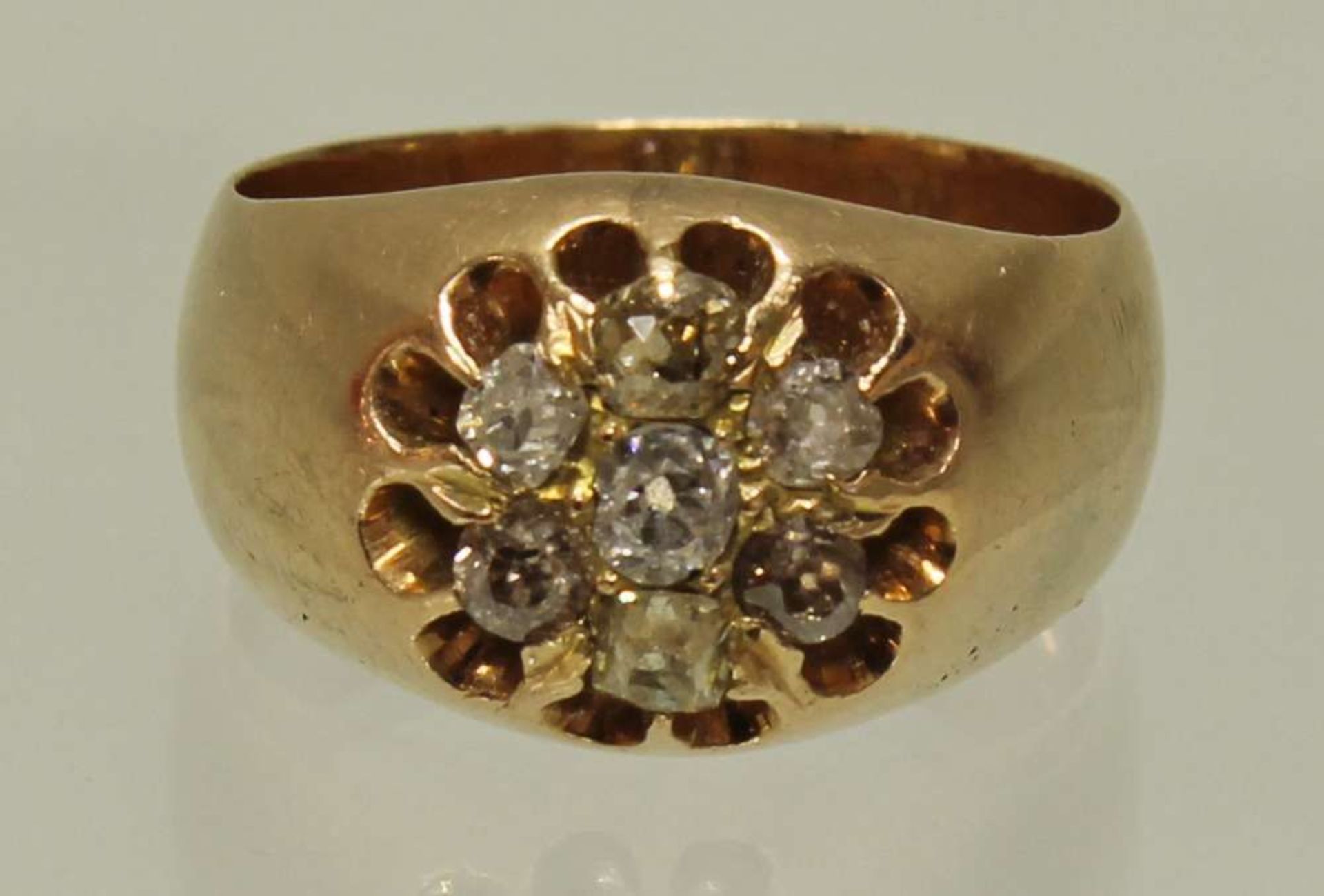 Reserve: 400 EUR        Ring, um 1880, RG 585, 7 Altschliff-Diamanten zus. ca. 0.80 ct., 11 g, RM