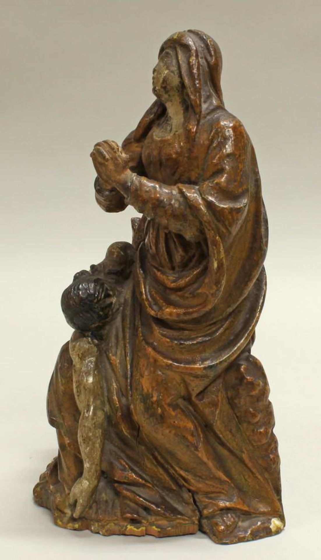 Reserve: 600 EUR        Skulptur, Holz geschnitzt, "Pietà", wohl flämisch, 17. Jh., Reste alter - Image 3 of 6