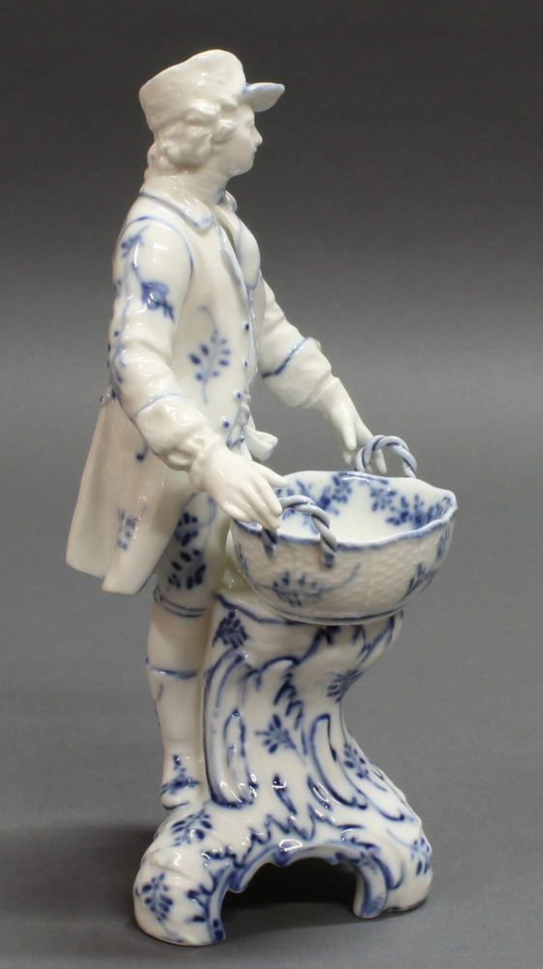 Reserve: 100 EUR        Porzellanfigur, "Winter", KPM Berlin, Blaudekor, Modellentwurf von Friedrich - Image 6 of 8