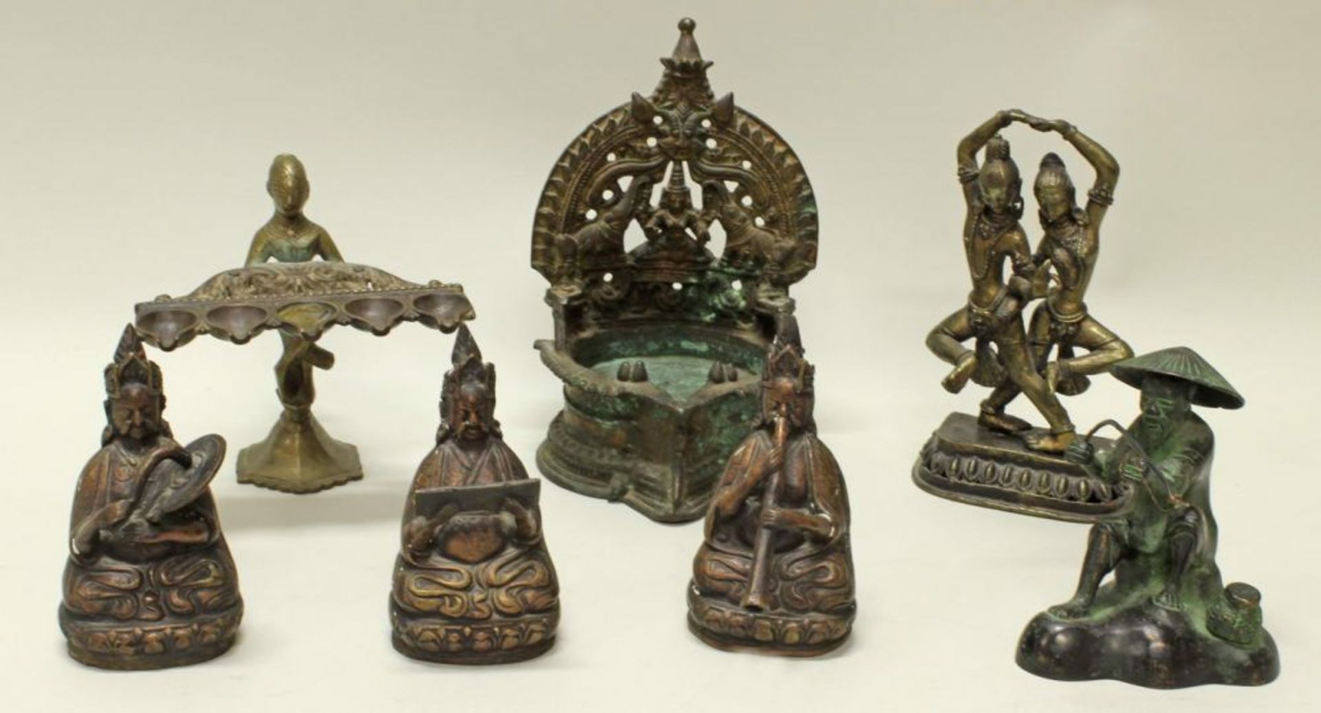 Reserve: 70 EUR        Konvolut 7 Teile, Indien/Nepal, 20. Jh., Bronze: 3 Musikanten, Fischer, - Image 2 of 2