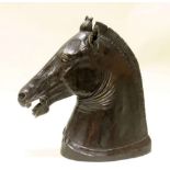 Reserve: 450 EUR        Bronze, in der Art des Medici Riccardi-Pferdekopfes, neuzeitlicher Nachguss,