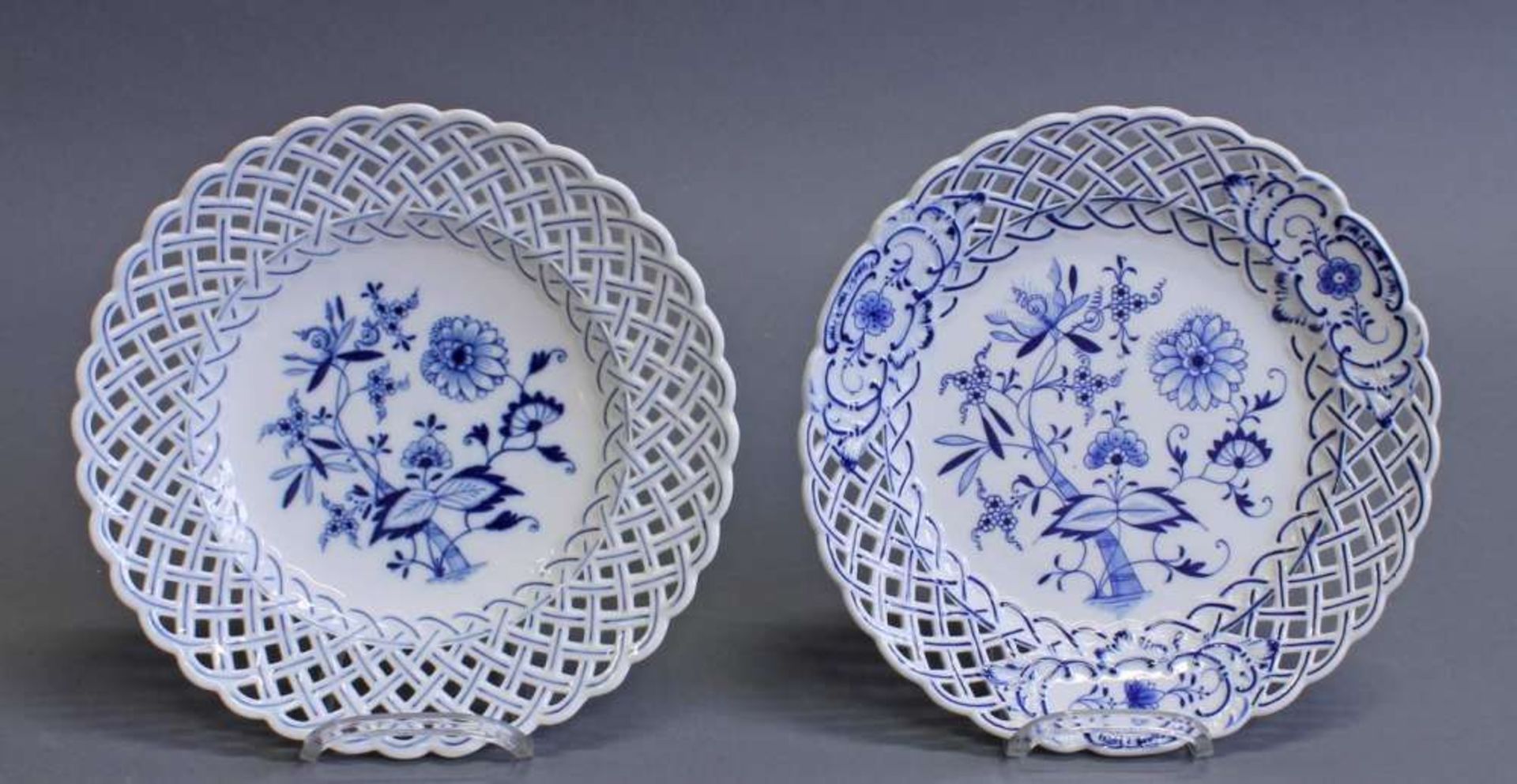 Reserve: 50 EUR        Durchbruchteller, Meissen, Schwertermarke, 1850-1924, 1. Wahl, Zwiebelmuster, - Image 2 of 2