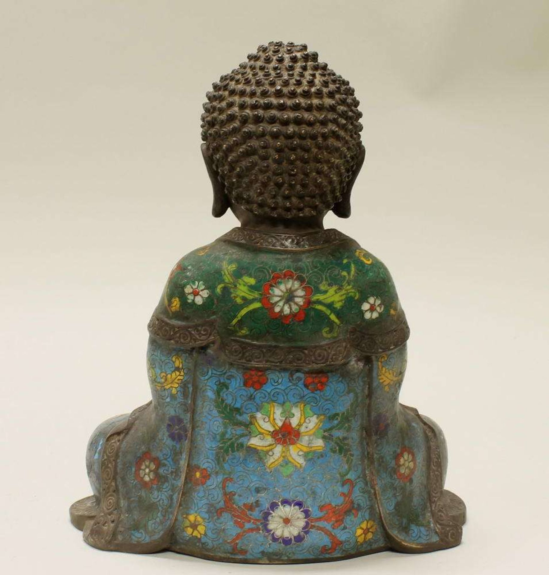 Reserve: 600 EUR        Buddha, China, 20. Jh., Bronze/Cloisonné, 30 cm hoch - Image 4 of 4