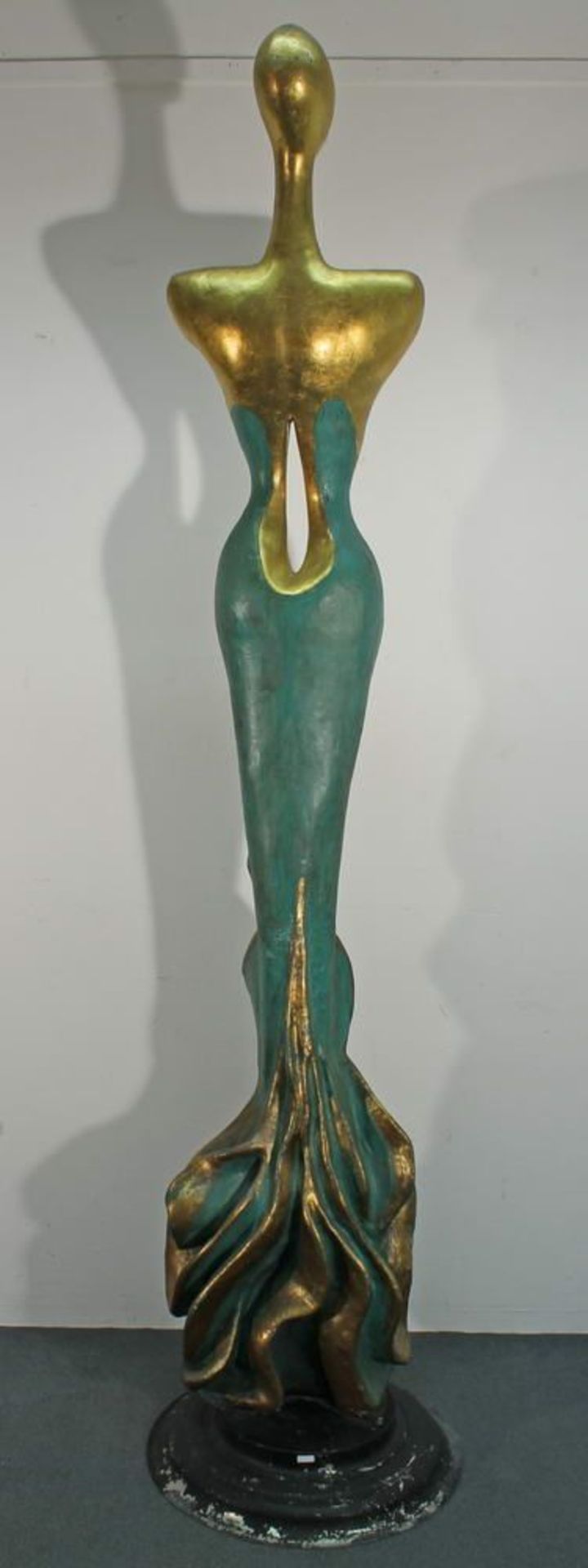 Reserve: 1500 EUR        2 Plastiken, "Figurinen", grün und gold gefasst, jeweils bezeichnet G. - Image 25 of 26