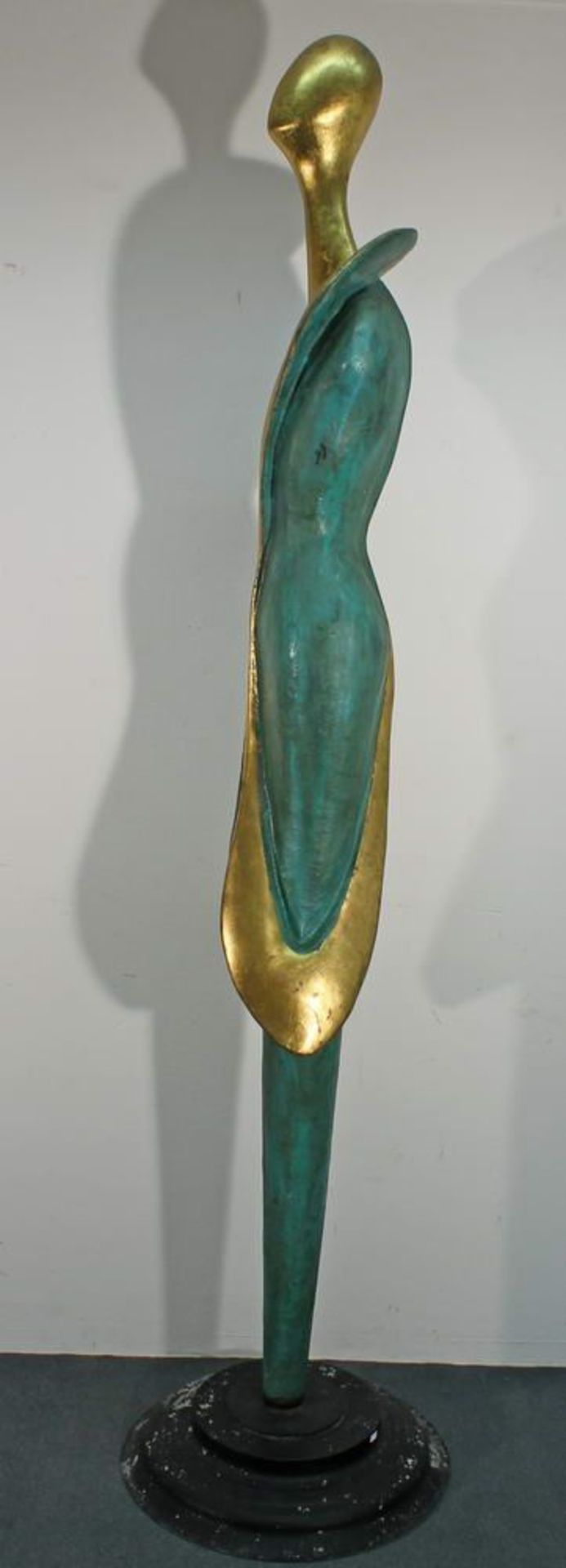 Reserve: 1500 EUR        2 Plastiken, "Figurinen", grün und gold gefasst, jeweils bezeichnet G. - Image 9 of 26