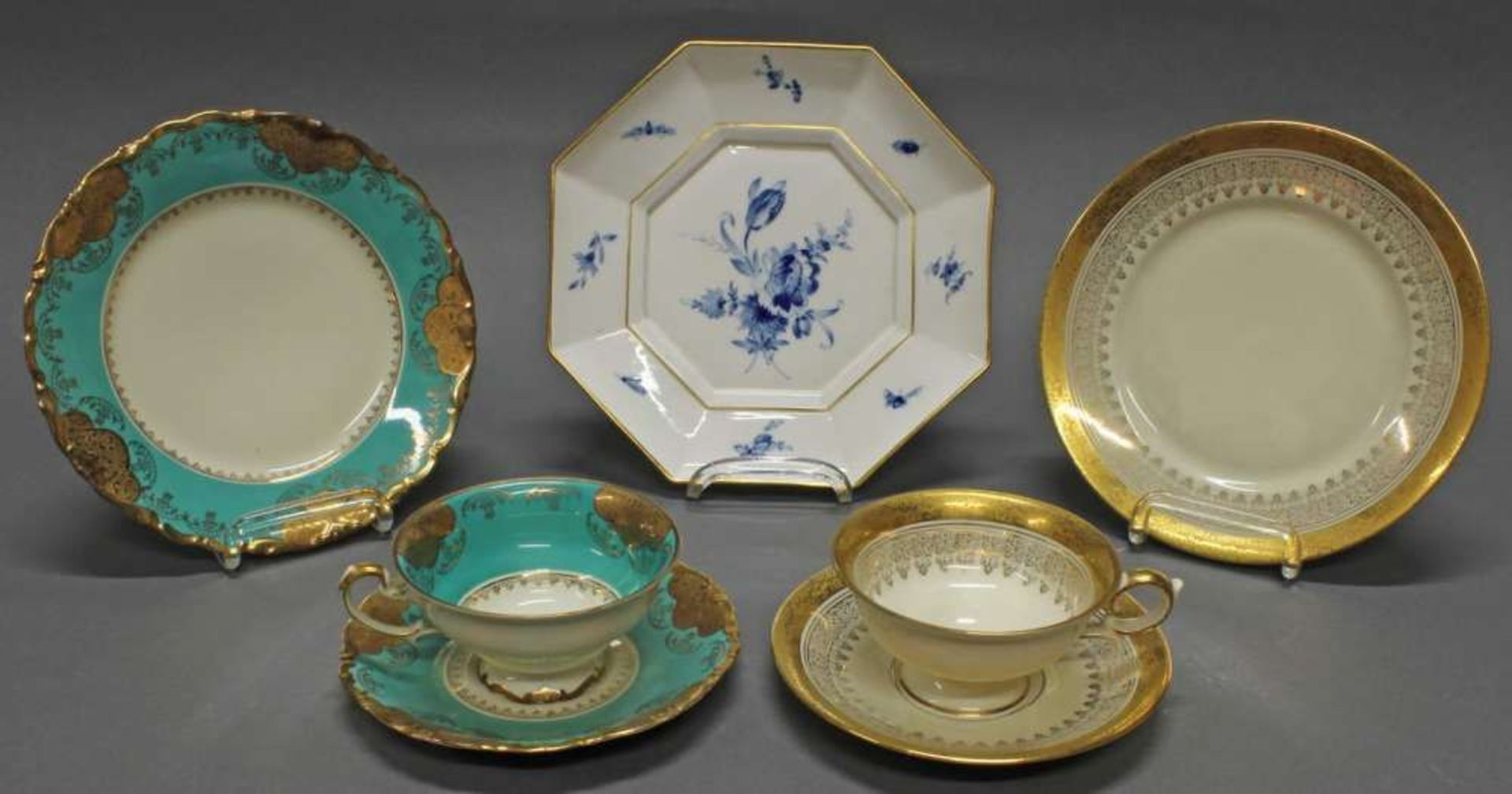 Reserve: 50 EUR        Gebäckteller, Meissen, Schwertermarke, 1850-1924, 1. Wahl, deutsche Blume,