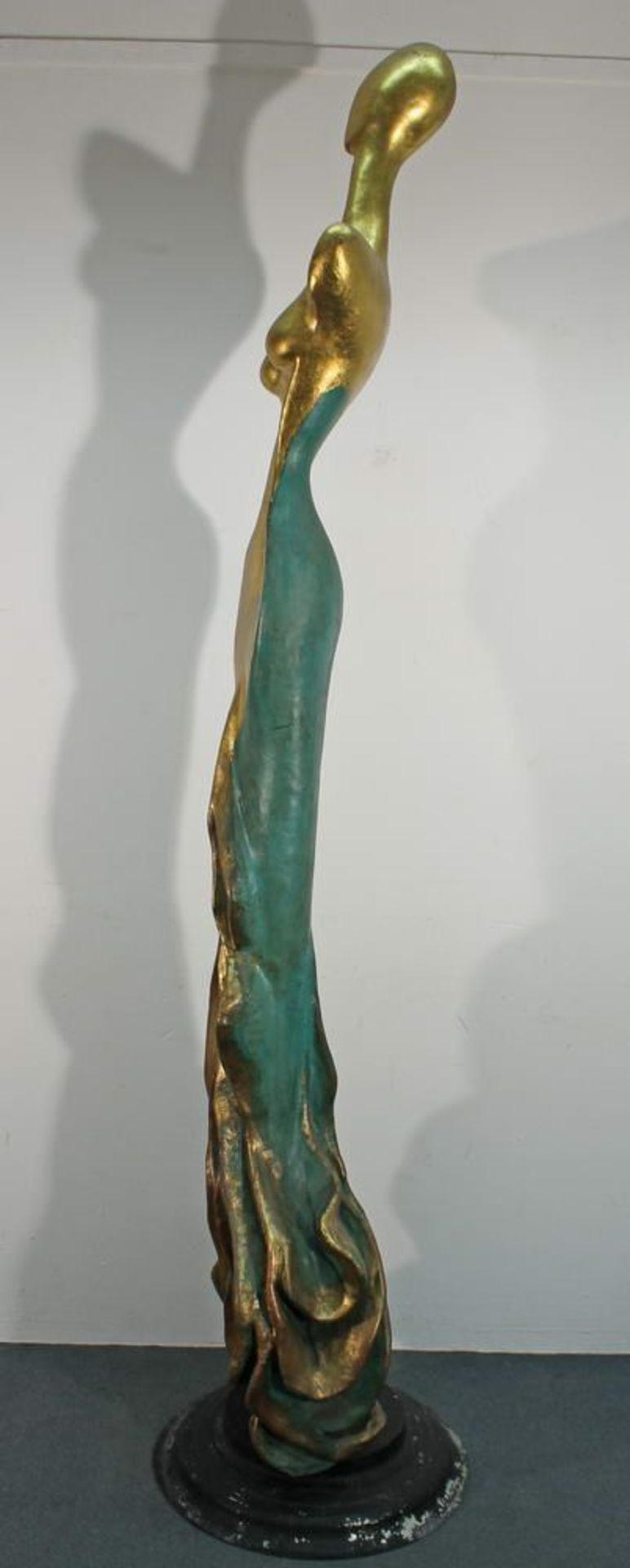 Reserve: 1500 EUR        2 Plastiken, "Figurinen", grün und gold gefasst, jeweils bezeichnet G. - Image 22 of 26