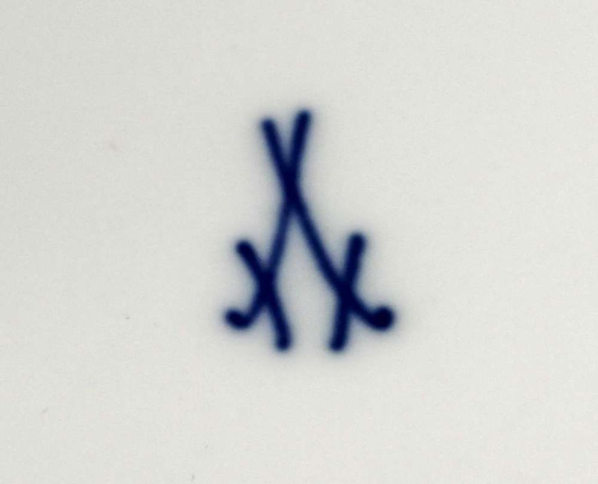 Reserve: 60 EUR        3 Teller, Meissen, Schwertermarke, 19. Jh., 1. Wahl, verschiedene Blaudekore, - Image 4 of 4