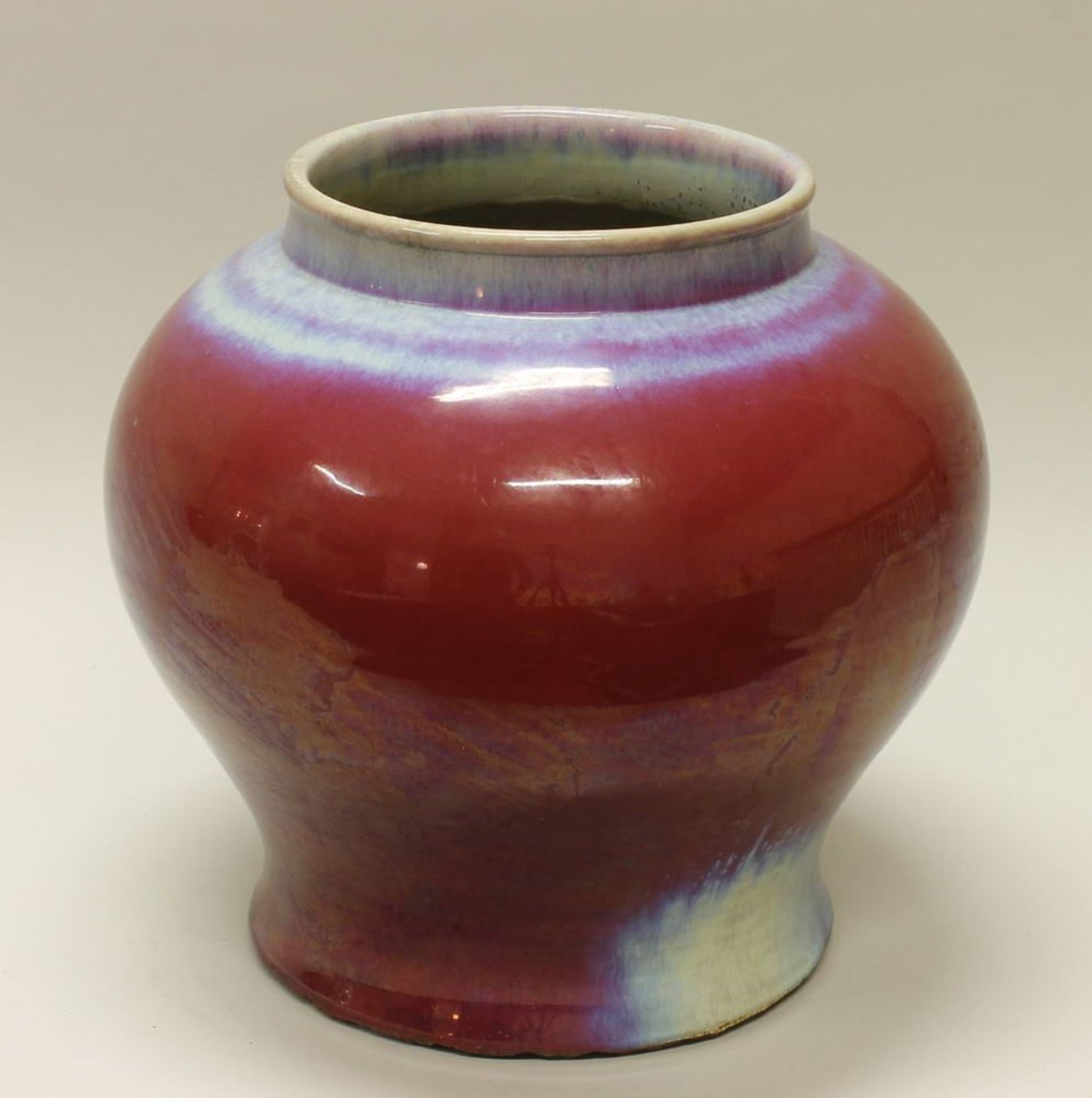 Reserve: 400 EUR        Große Vase, China, 20. Jh., kupferrote Glasur, 39 cm hoch, ø 40 cm - Image 2 of 2