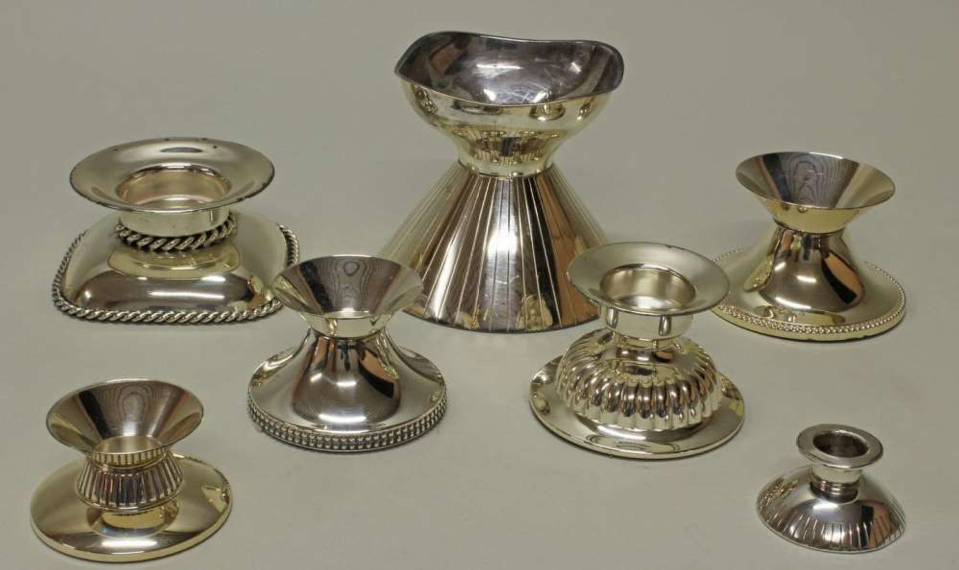 Reserve: 160 EUR        7 Kerzenhalter, Silber 835/925, deutsch, diverse Formen, 2.5-10 cm hoch,