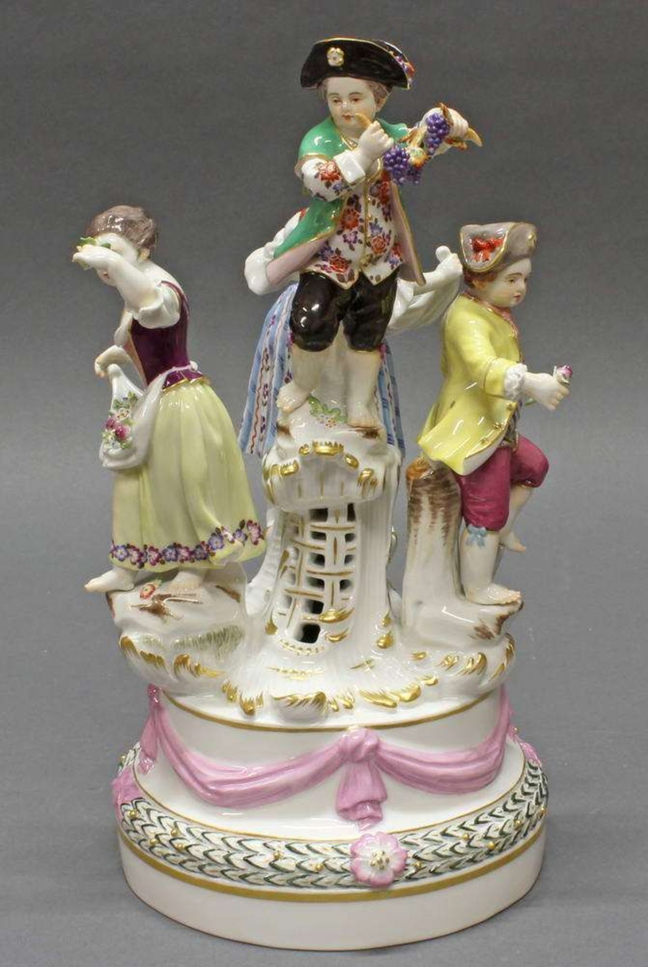 Reserve: 1600 EUR        Porzellangruppe, "Gärtnergruppe", Meissen, Schwertermarke, 1. Wahl,