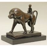 Reserve: 150 EUR        Bronzeskulptur, "Affe mit Jungem", neuzeitlicher Guss, gesockelt, auf