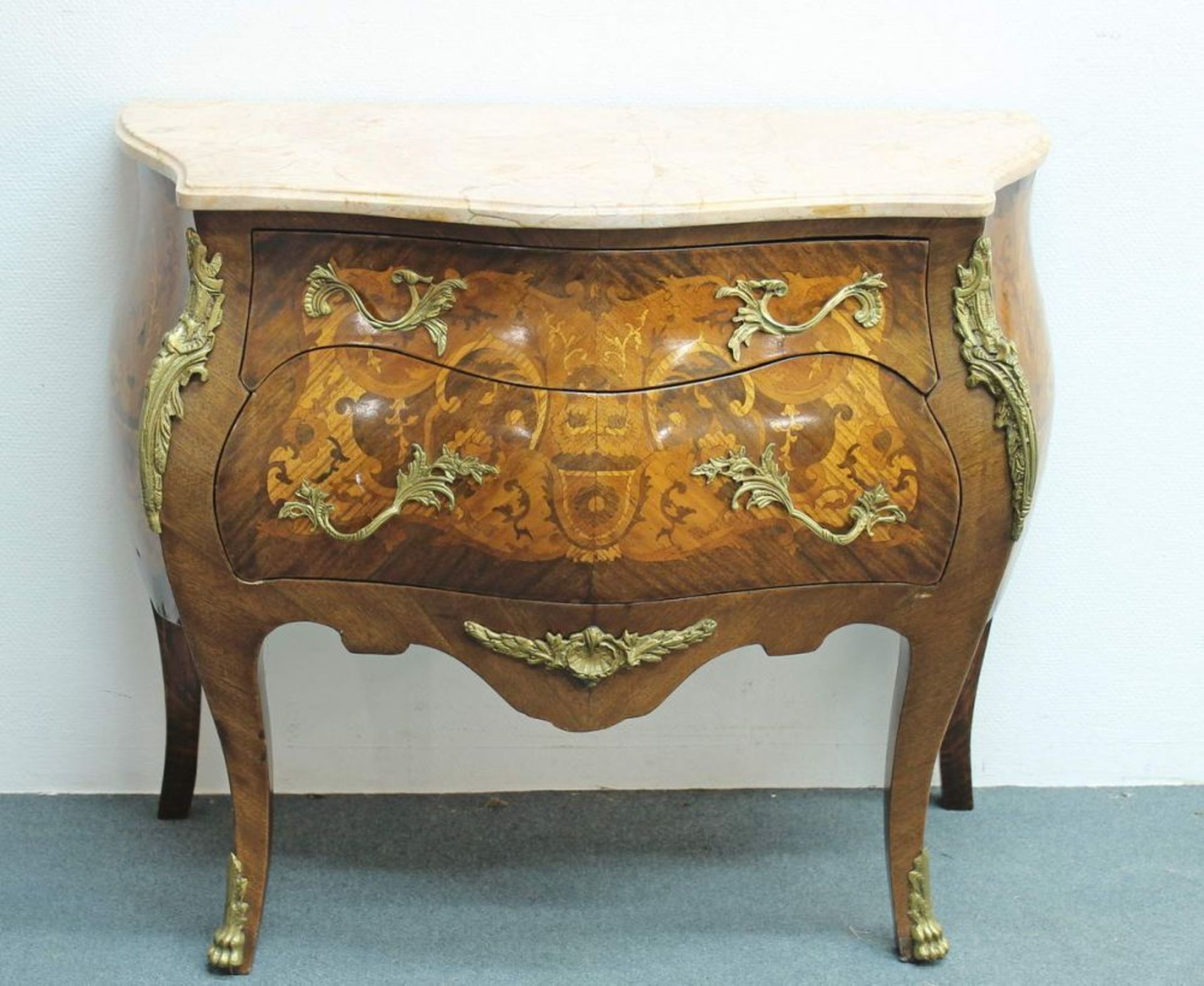 Reserve: 150 EUR        Kommode, französischer Barockstil, verschiedene Hölzer, reiche Intarsien, - Image 2 of 2