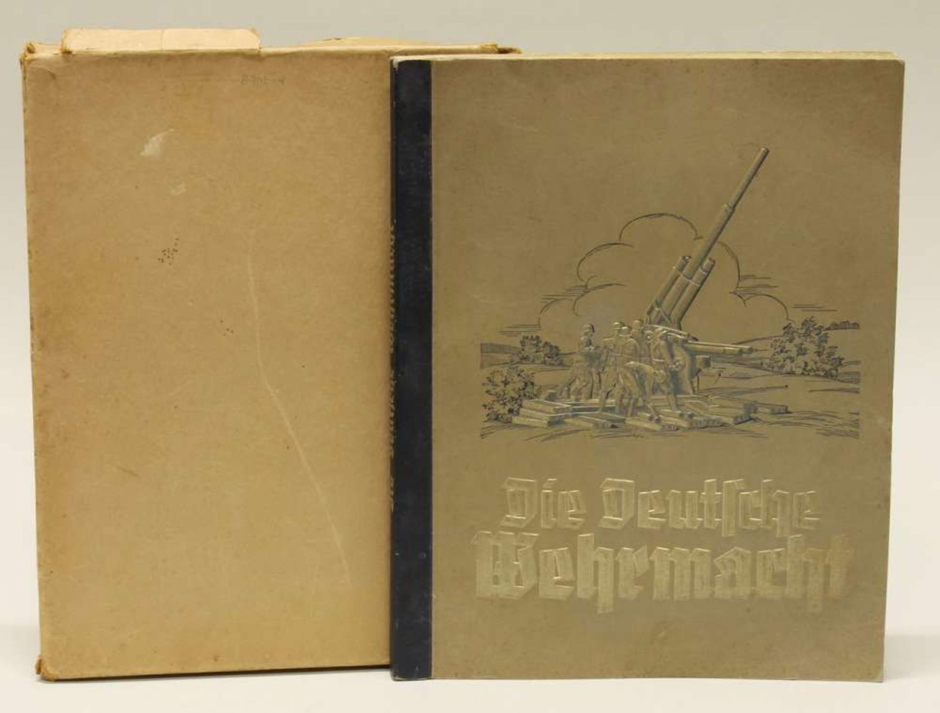 Reserve: 20 EUR        2 Zigarettenbilderalben, "Kampf um's Dritte Reich", "Die Deutsche Wehrmacht",