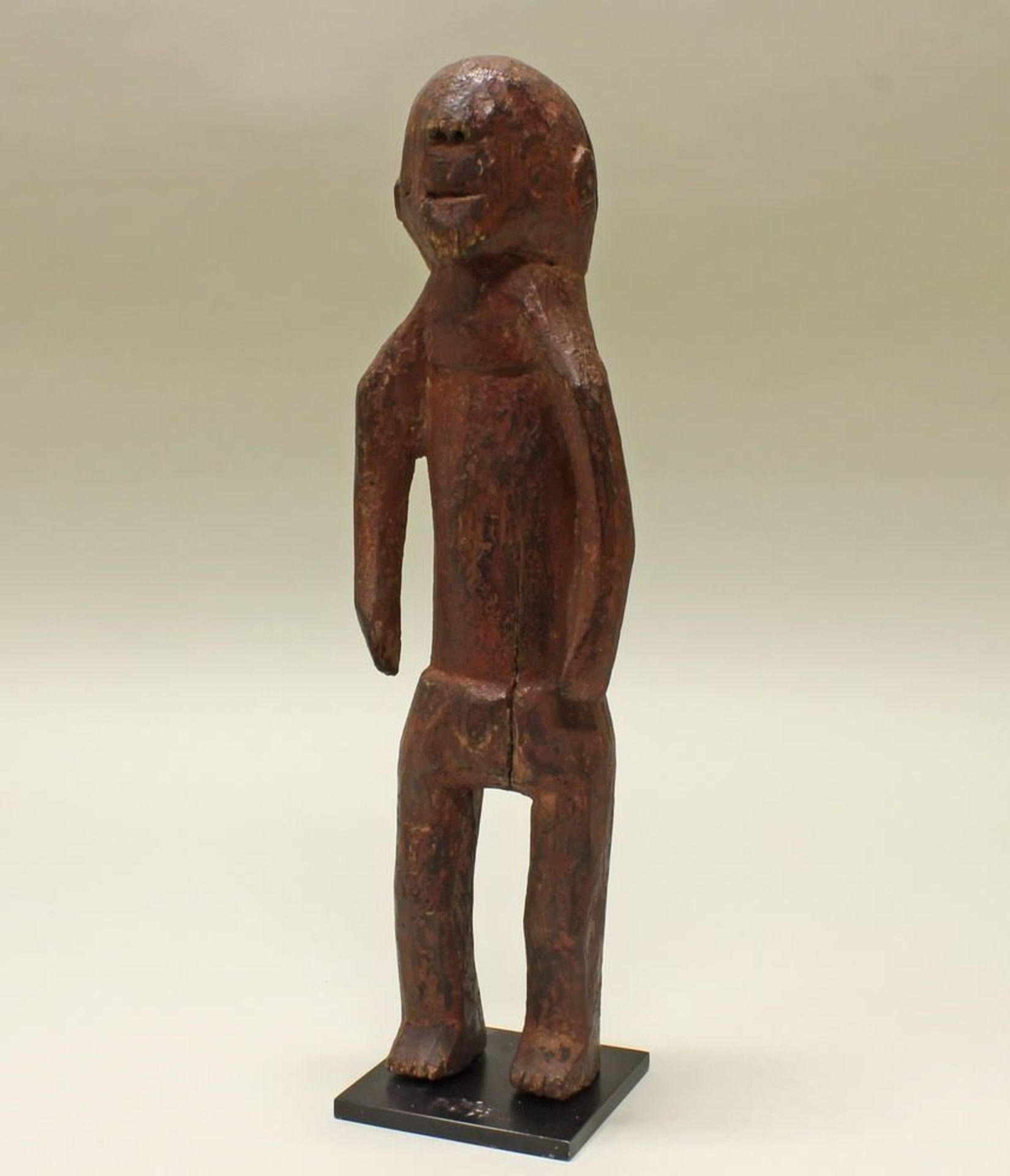 Reserve: 300 EUR        Mamafigur, Nigeria, Afrika, Holz, stehend, rot pigmentiert, 40 cm hoch - Image 2 of 4