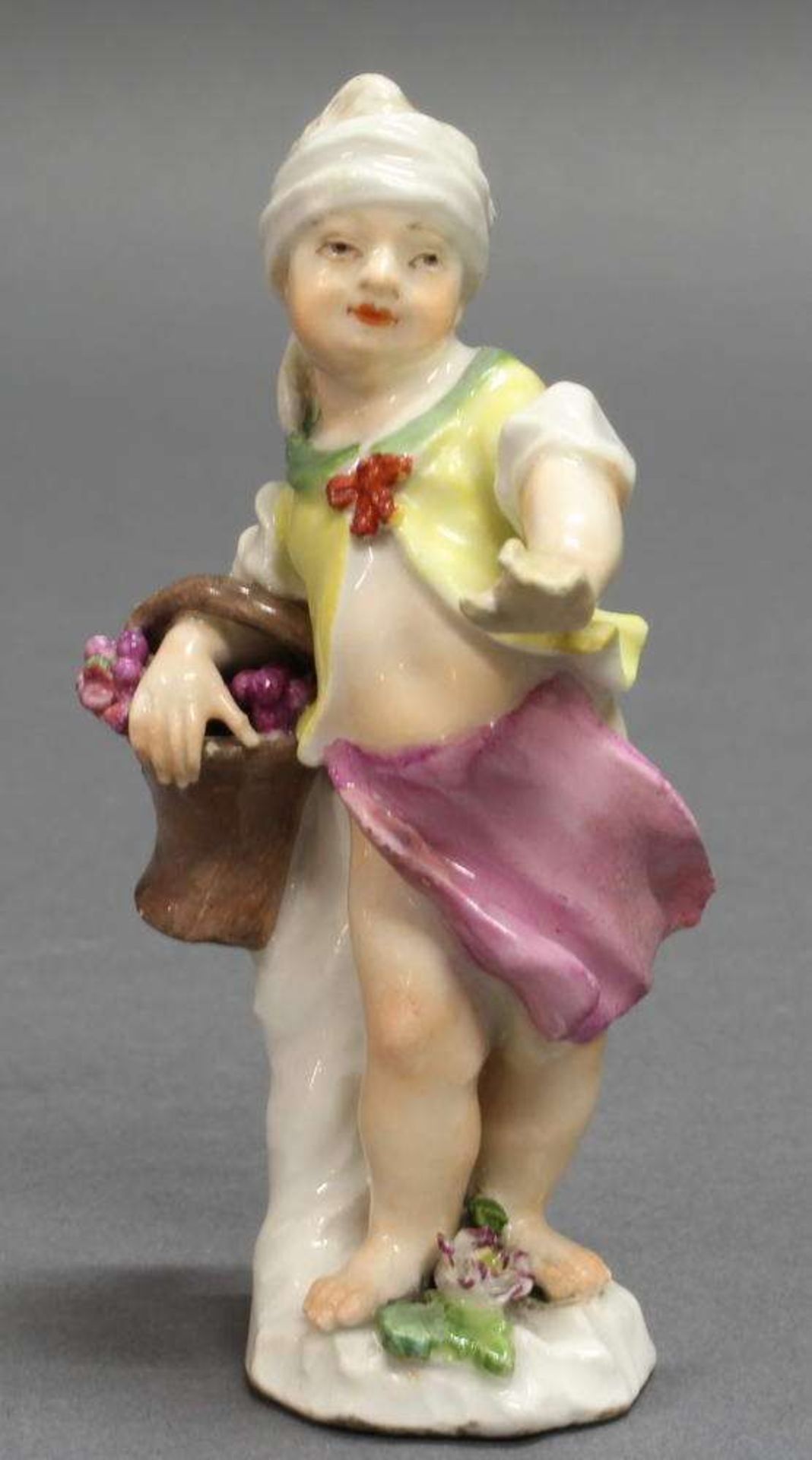 Reserve: 300 EUR        Porzellanfigur, "Putto als Herbst", Meissen, um 1750/1760, ungemarkt,