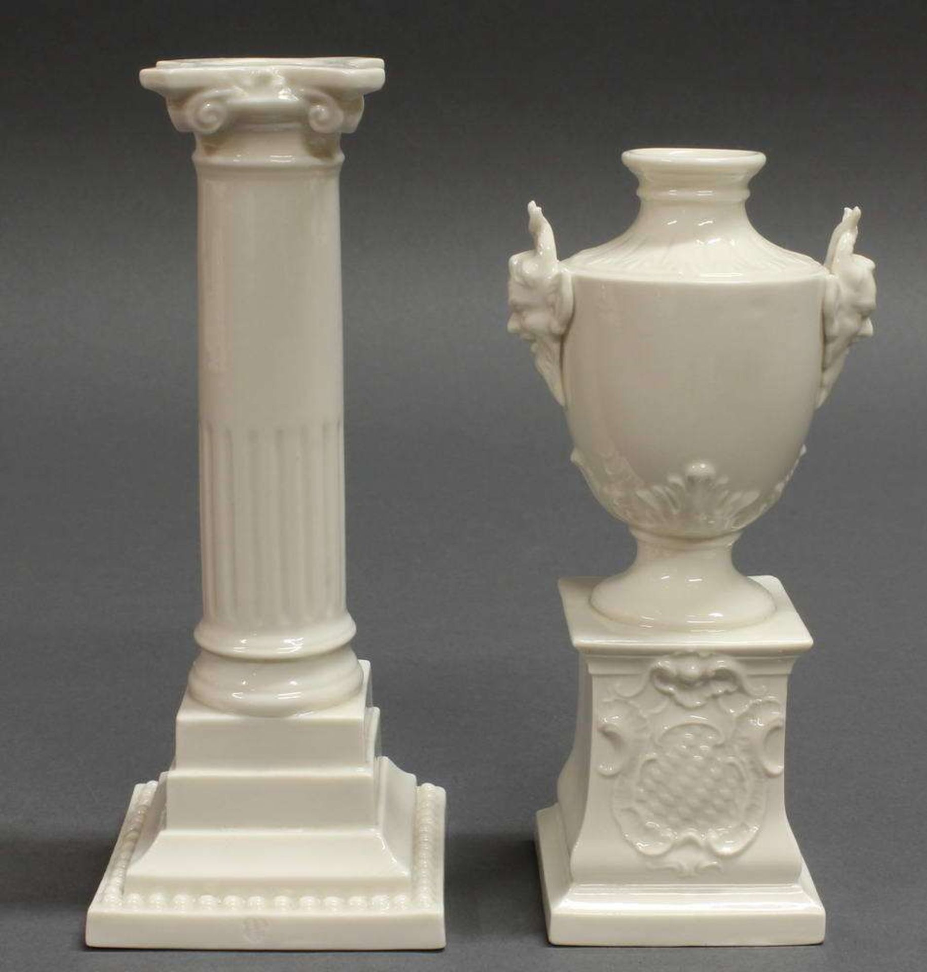 Reserve: 60 EUR        Ziervase und Säulenleuchter, Nymphenburg, Weißporzellan, Vase bezeichnet - Image 2 of 2