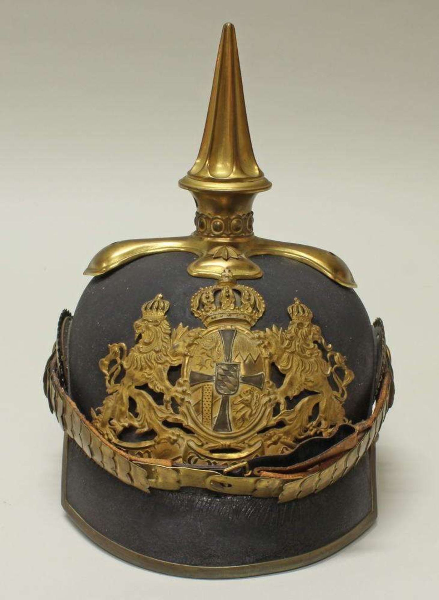 Reserve: 500 EUR        Helm eines bayerischen Reserveoffiziers, um 1910, Schild mit offener Krone - Image 2 of 10