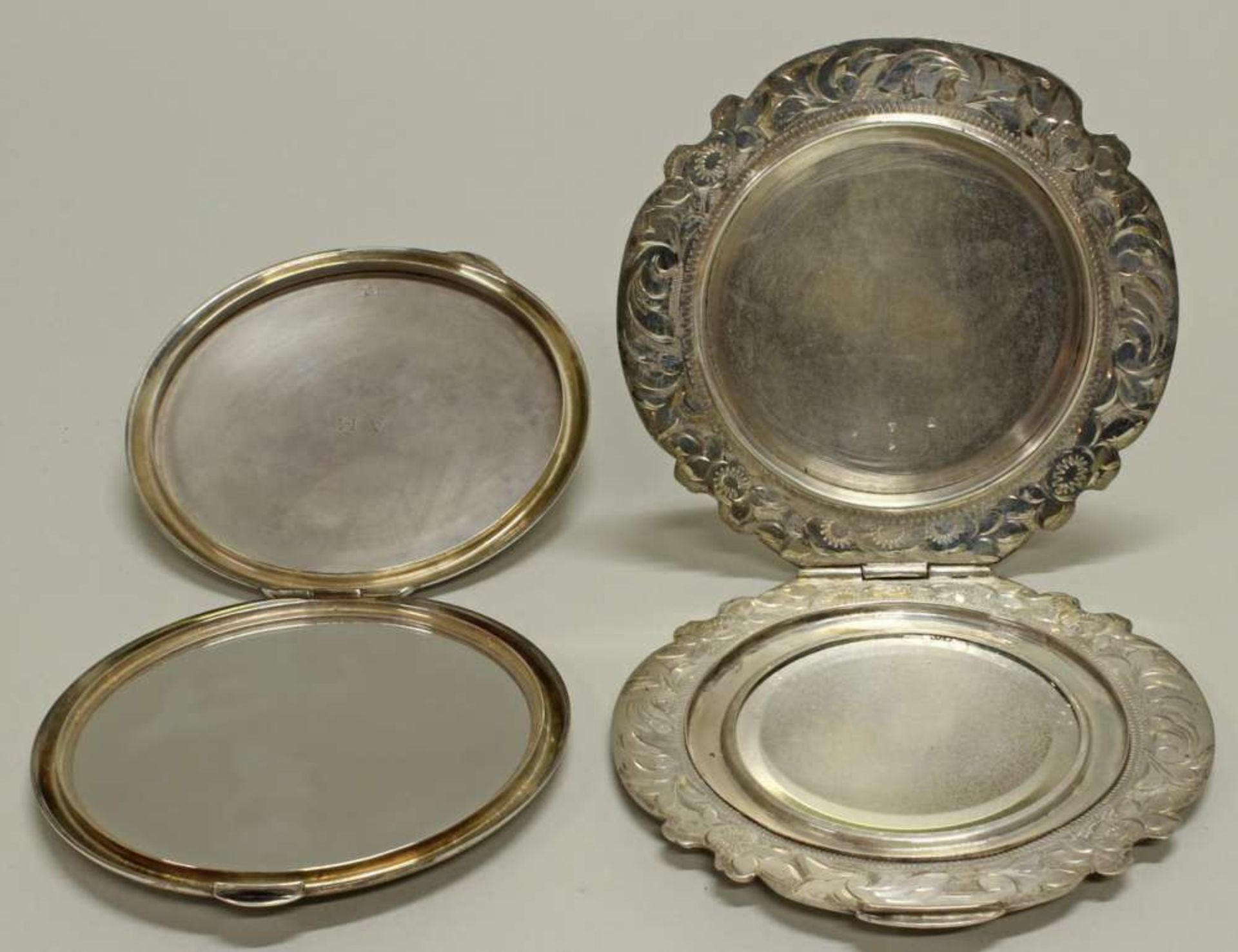 Reserve: 60 EUR        2 Puderdosen, Silber 835/925, je Innenspiegel, ø 9 cm bzw. 10 cm - Image 4 of 4